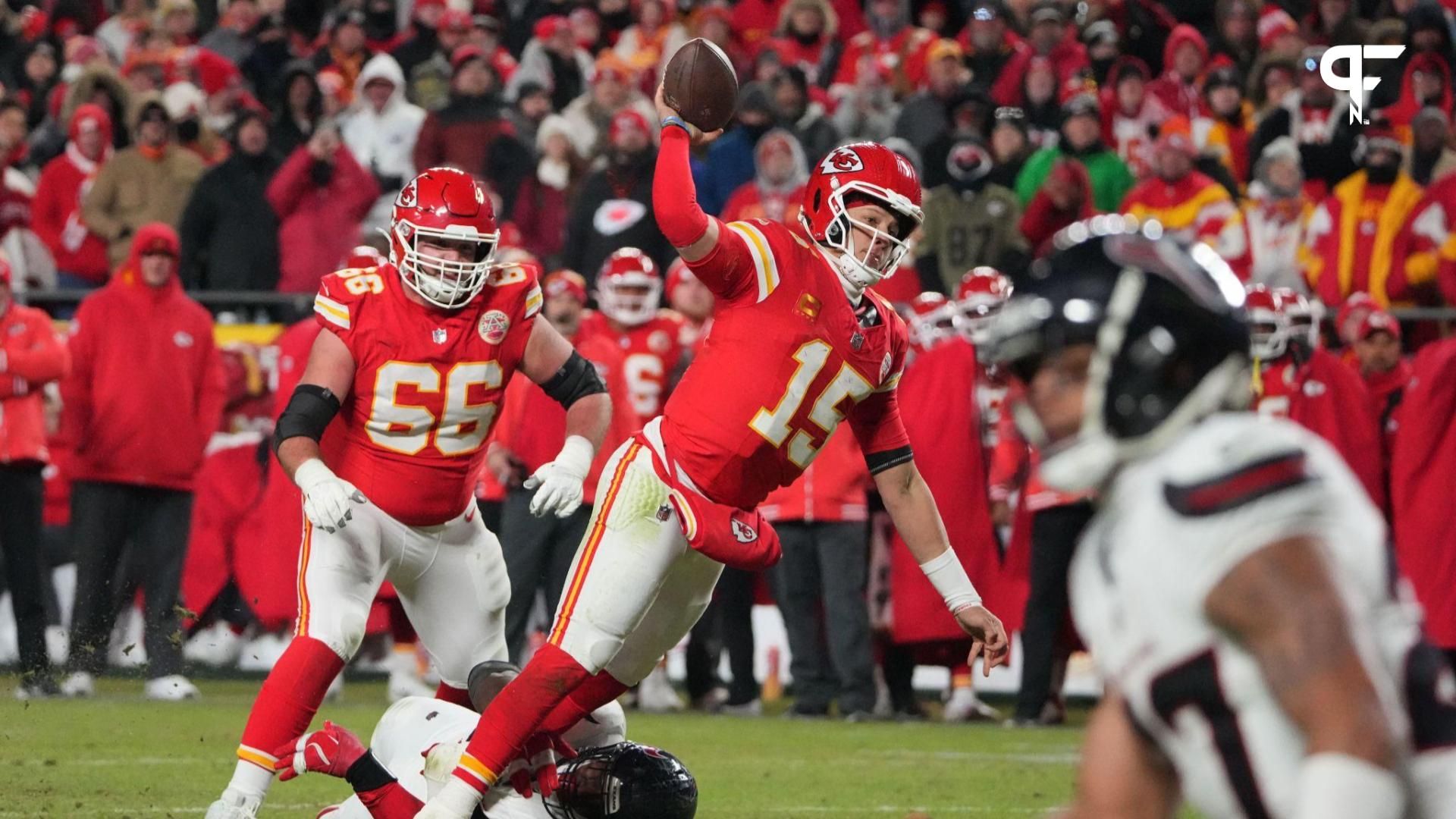 Patrick Mahomes’ jaw-dropping touchdown pass to tight end Travis Kelce while falling to the ground had NFL fans drooling.