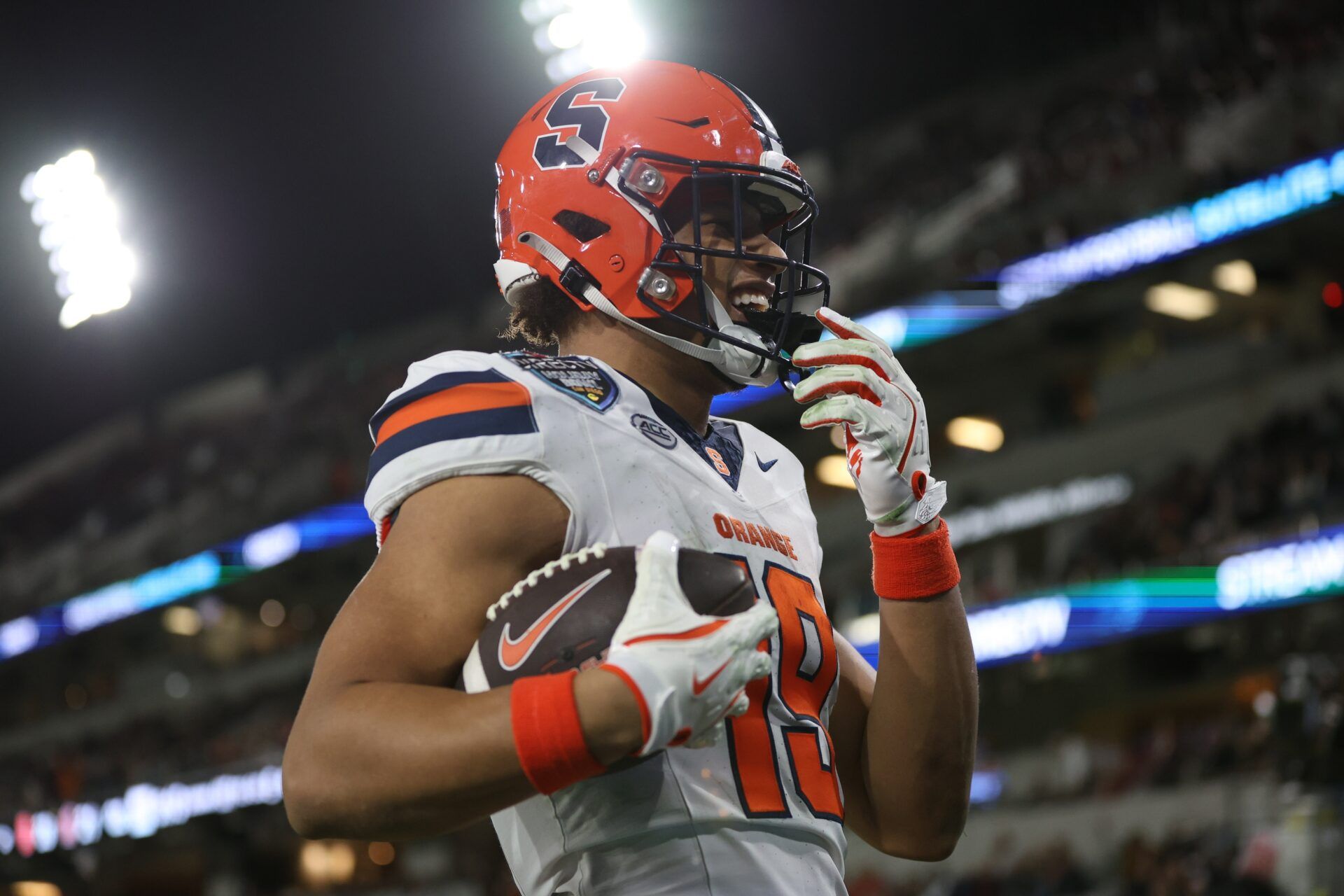 Syracuse Orange tight end Oronde Gadsden II (19) scores a touchdown against the Washington State Cougars during the second quarter at Snapdragon Stadium.