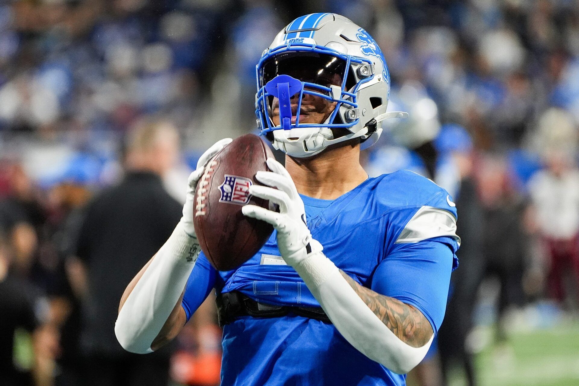 Detroit Lions running back David Montgomery (5) warms up before the NFC divisional round at Ford Field in Detroit on Saturday, Jan. 18, 2025.