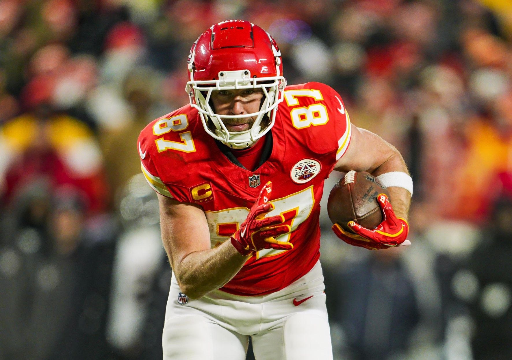 Kansas City Chiefs tight end Travis Kelce (87) runs with the ball during the second half against Houston Texans in a 2025 AFC divisional round game at GEHA Field at Arrowhead Stadium.