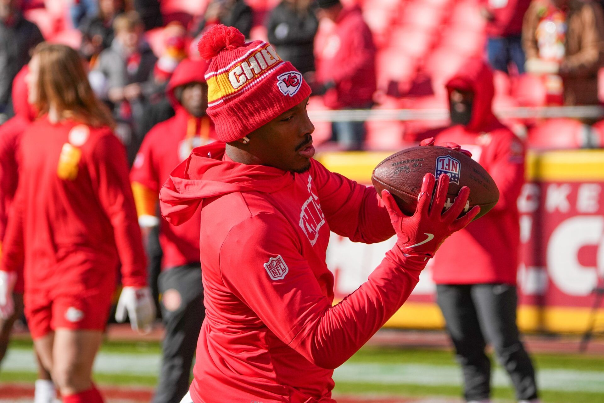 Kansas City Chiefs wide receiver Mecole Hardman (17) warms up against the Las Vegas Raiders prior to a game at GEHA Field at Arrowhead Stadium.