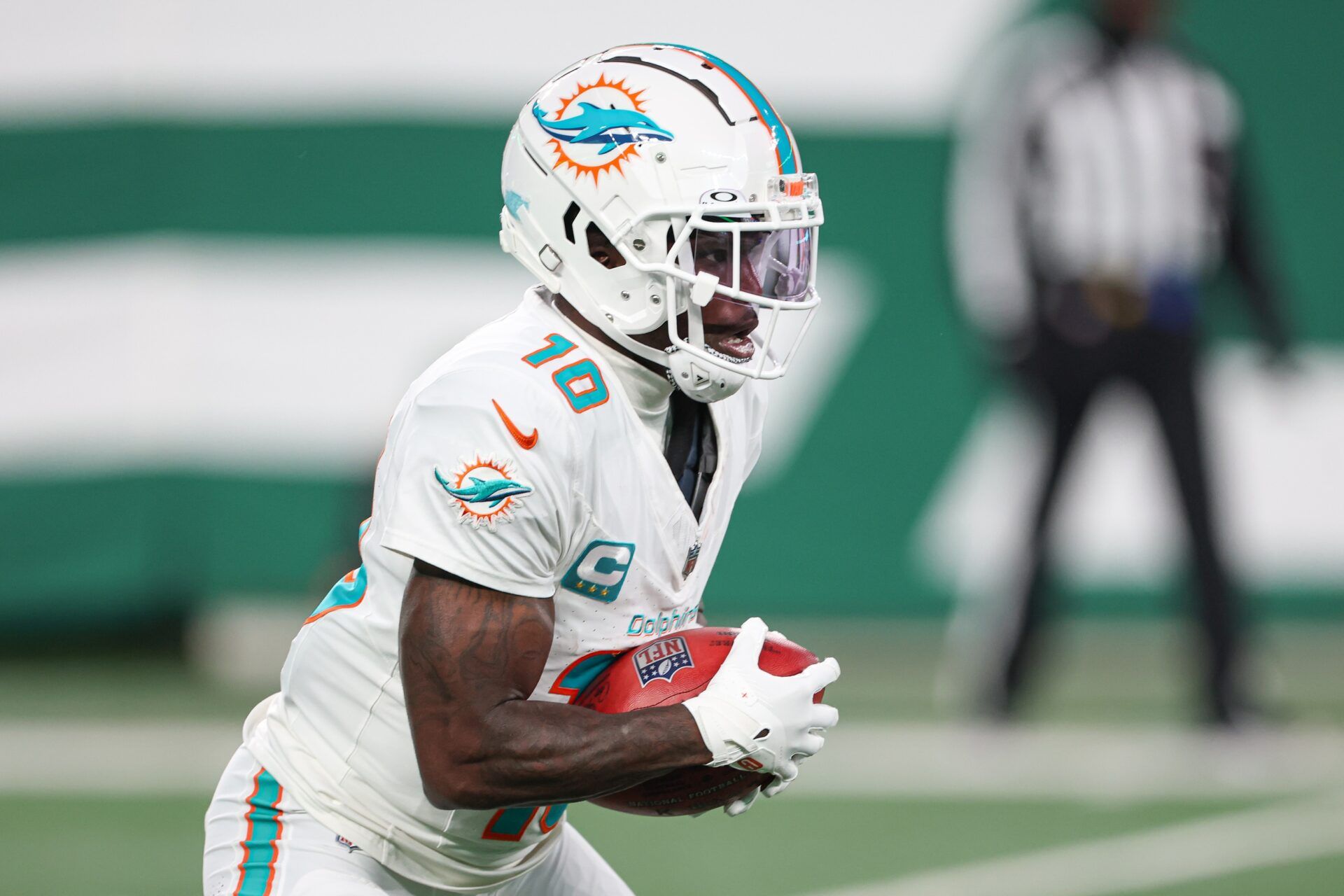 Miami Dolphins wide receiver Tyreek Hill (10) returns punt during the first half against the New York Jets at MetLife Stadium.