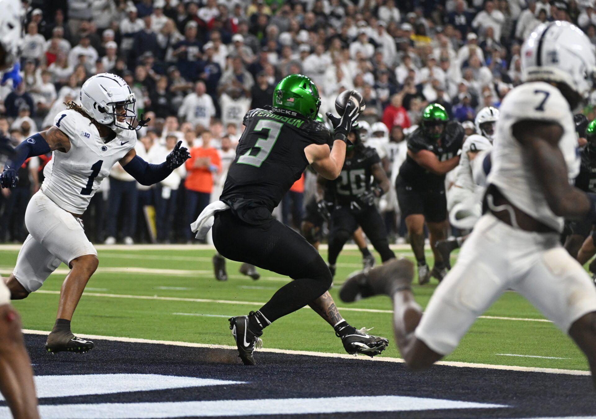 Oregon Ducks tight end Terrance Ferguson (3) catches a touchdown during the second quarter against the Penn State Nittany Lions in the 2024 Big Ten Championship game at Lucas Oil Stadium.