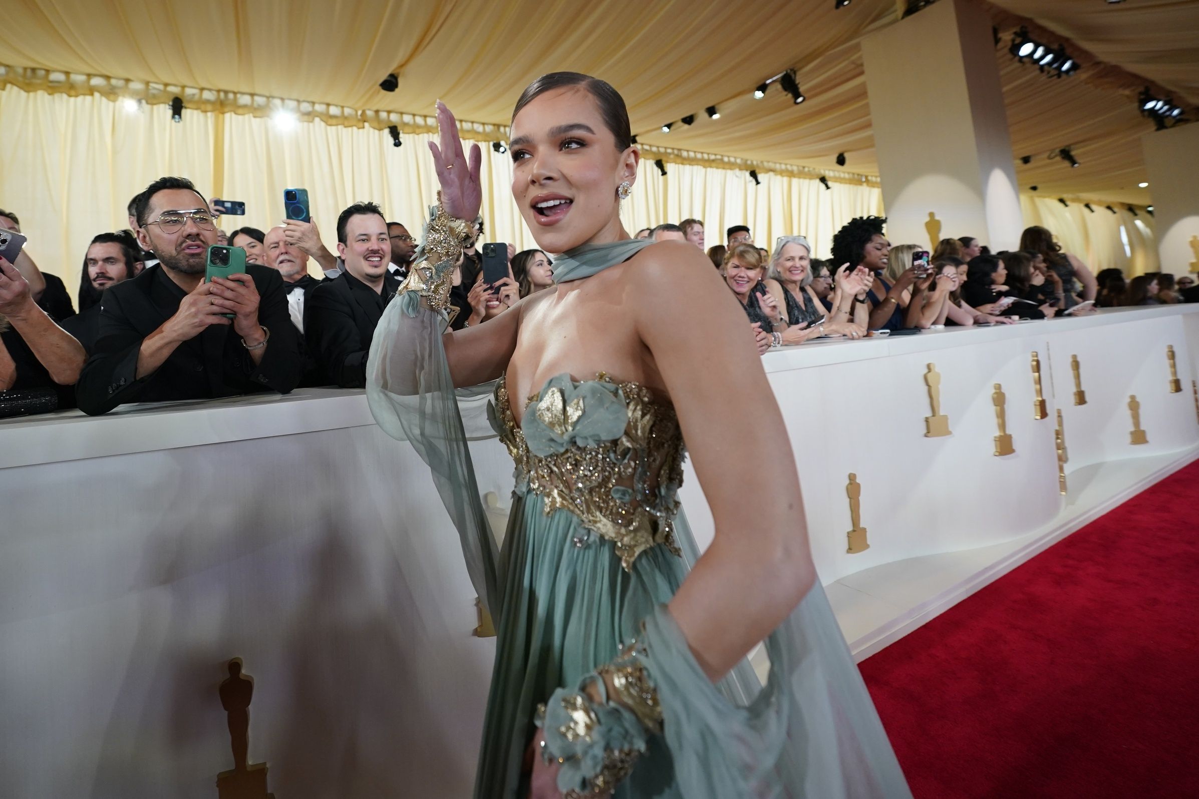 Is Hailee Steinfeld Attending Today's Bills vs. Chiefs Game? Latest
