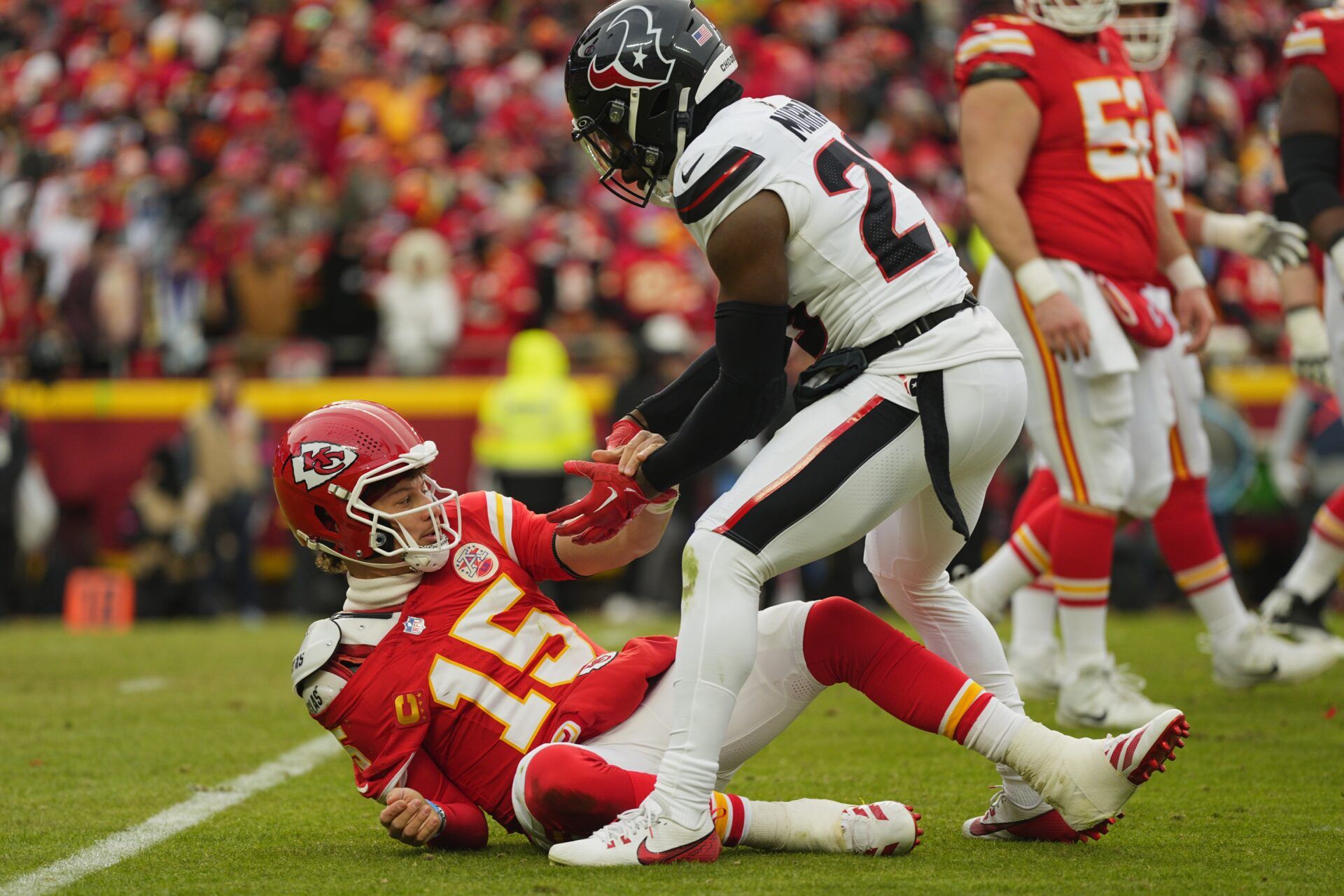 ‘This Is a Great Move’ – NFL Fans Rejoice Over New Rule To Address QB-Slide Officiating Amid Patrick Mahomes Controversy