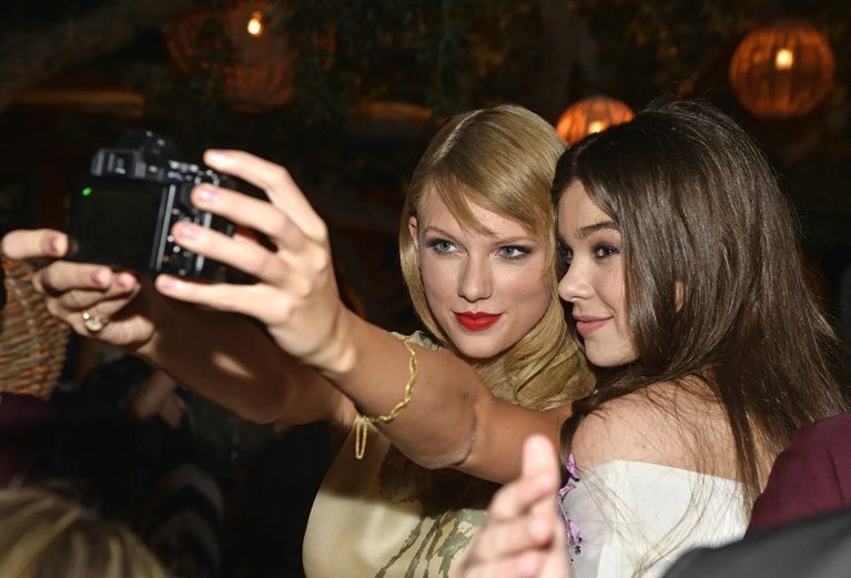 Taylor Swift and Hailee Steinfeld take a picture together in 2013 at the premiere of 