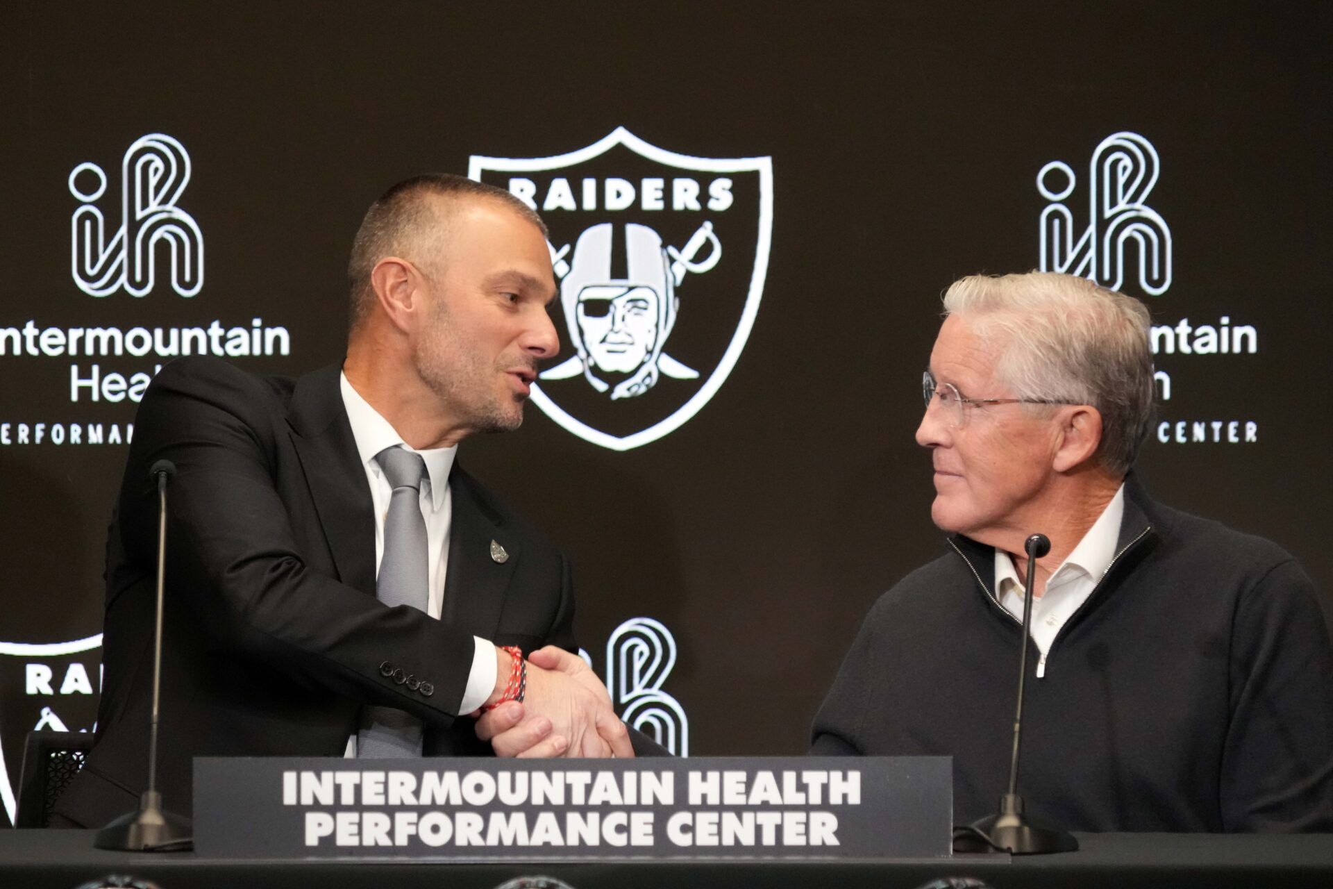 Las Vegas Raiders Predicted To Skip on QB Early in 2025 NFL Draft, Gamble on 6′2″, 76-TD Star