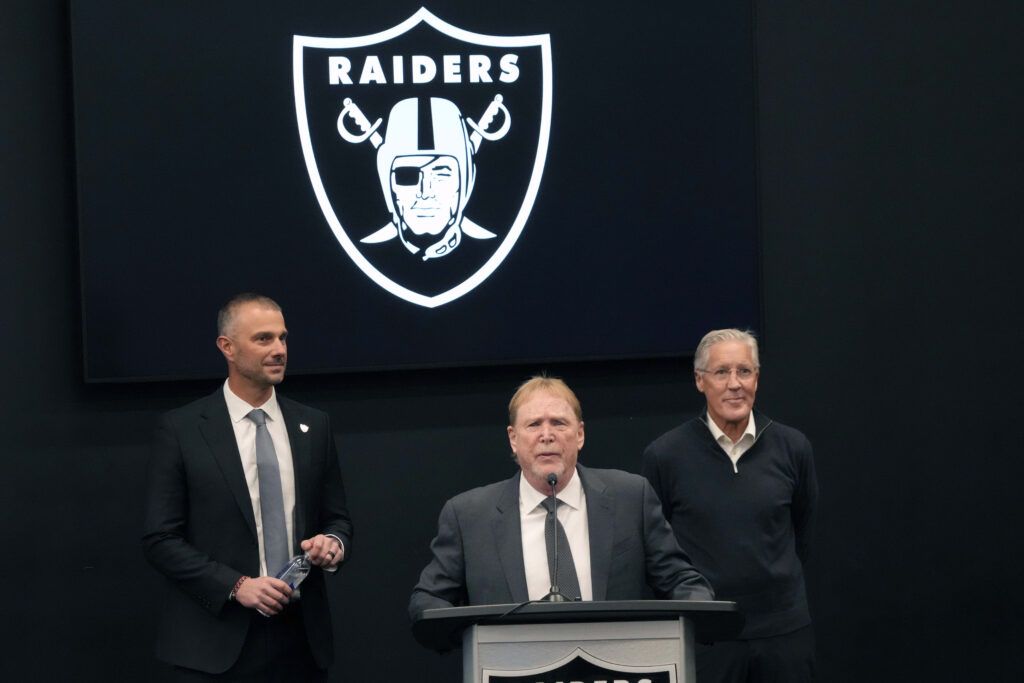 Raiders Predicted To Land Suprise QB in 2025 NFL Draft as Star QB Plummets