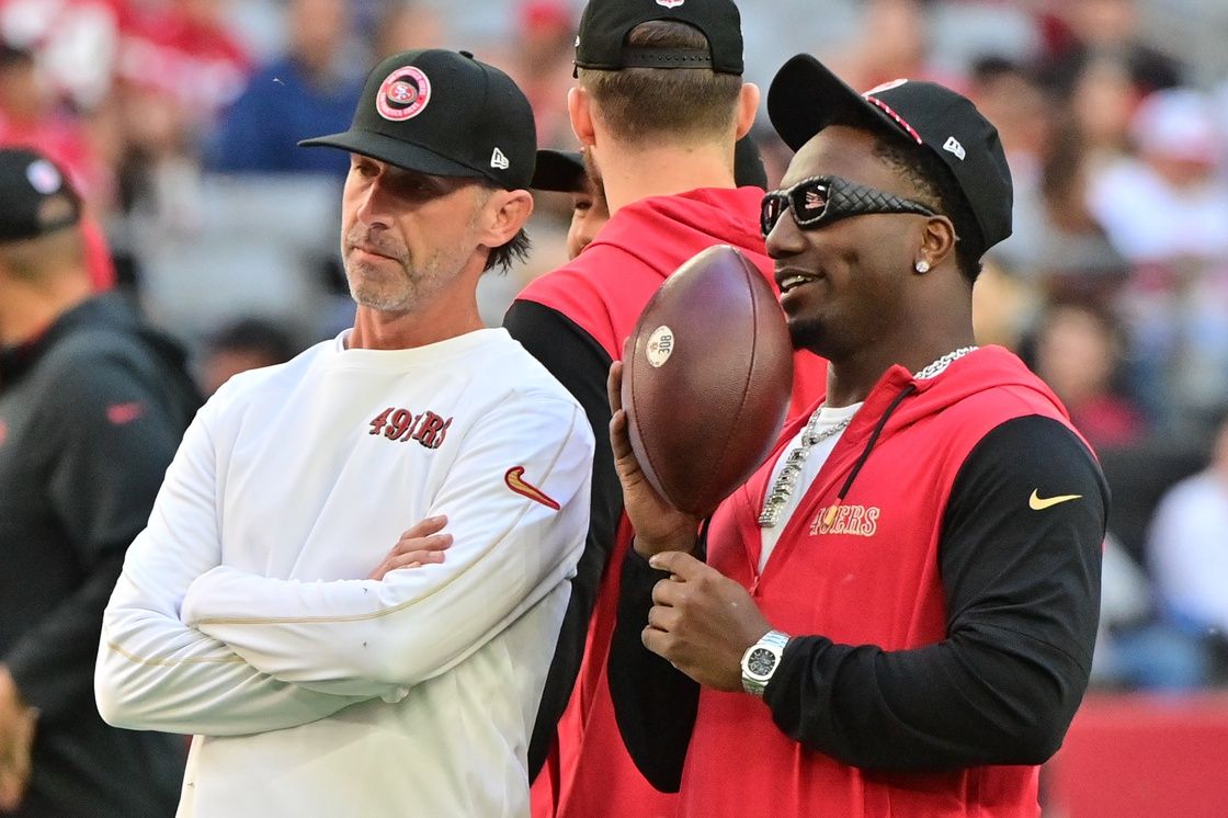 San Francisco 49ers head coach Kyle Shanahan (left) and wide receiver Deebo Samuel Sr. (right) look on prior to the game against the Arizona Cardinals at State Farm Stadium.