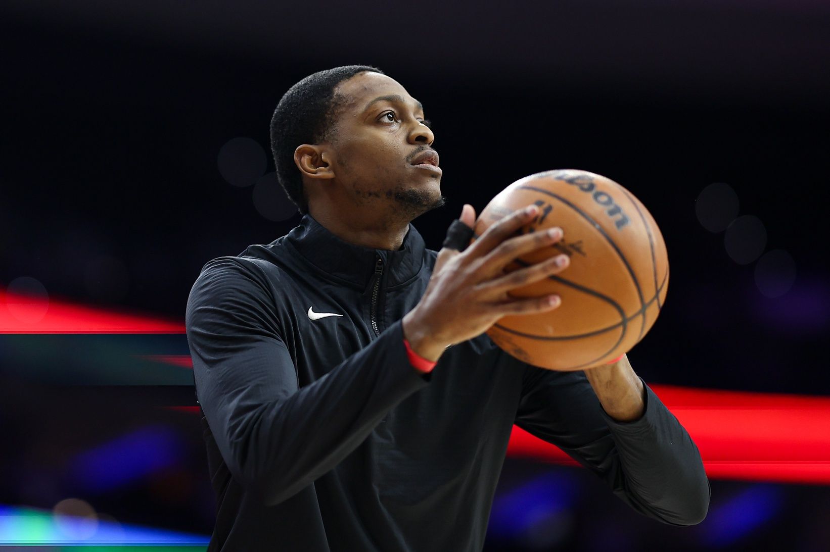 Sacramento Kings guard De'Aaron Fox warms up before a game against the Philadelphia 76ers at Wells Fargo Center.