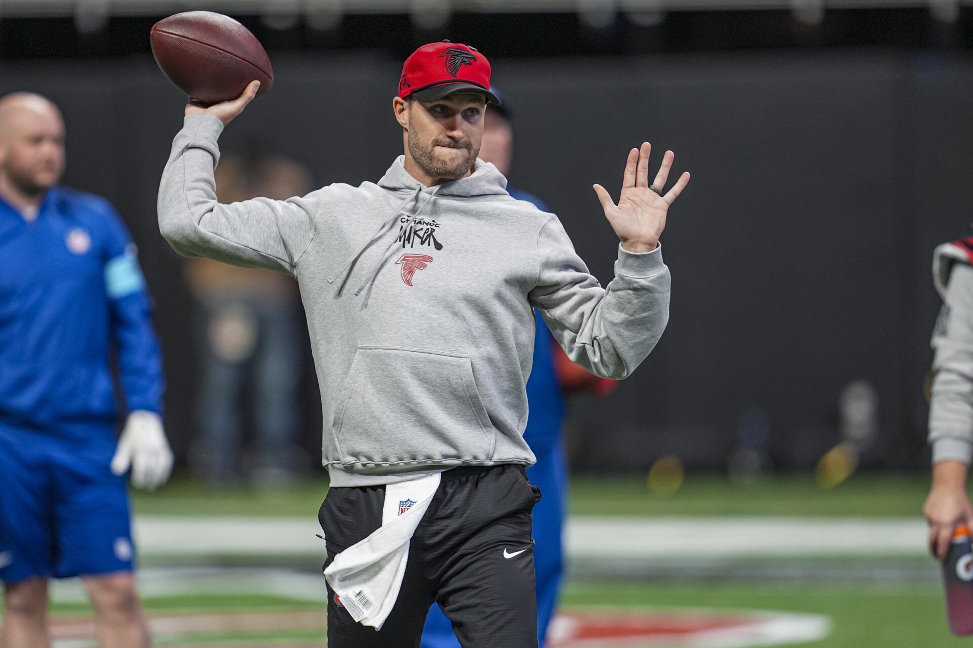 Atlanta Falcons quarterback Kirk Cousins (18) warms up on the field prior to the game against the New York Giants at Mercedes-Benz Stadium.