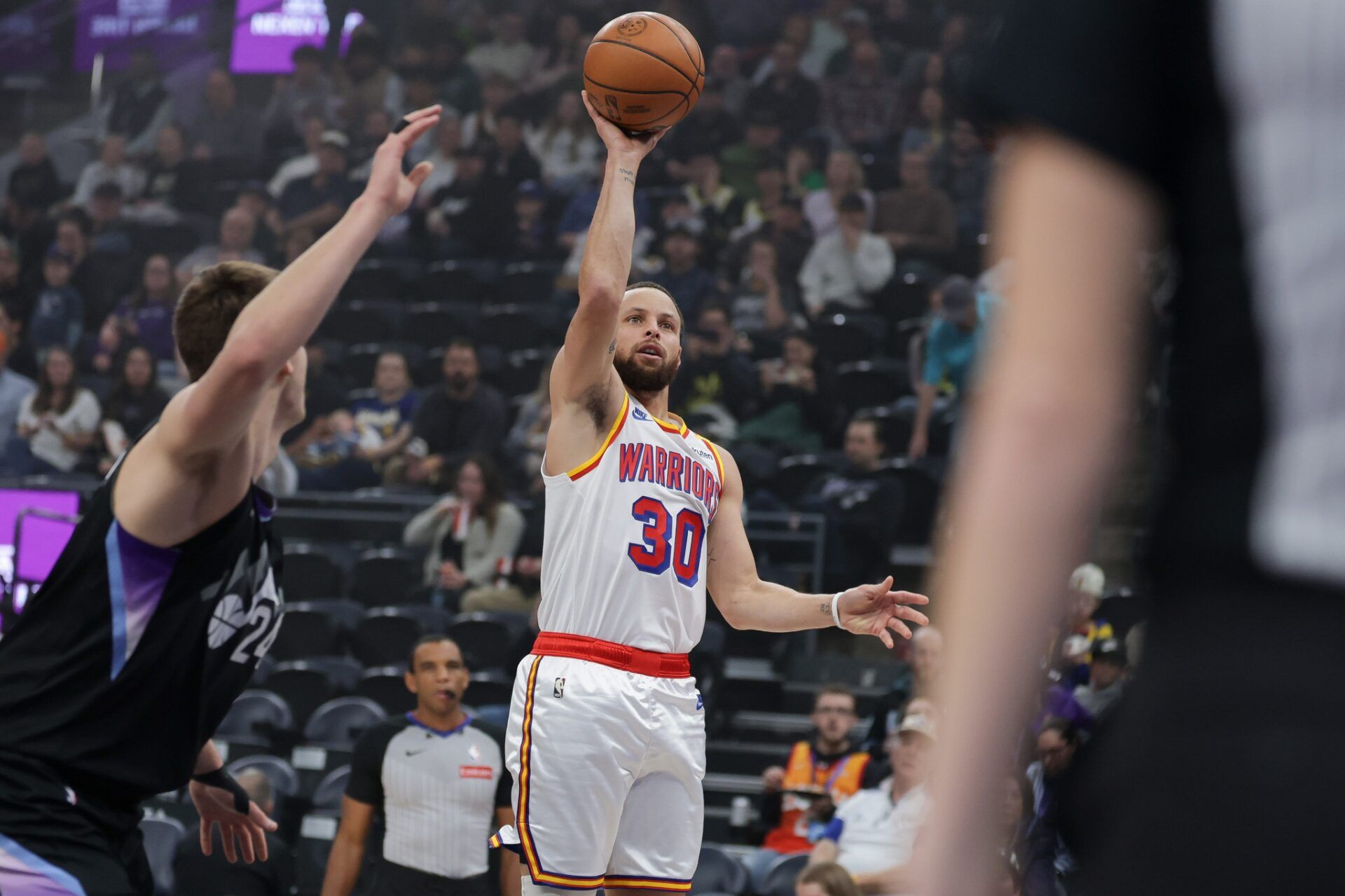 Golden State Warriors guard Stephen Curry (30) shoots the ball during the second half against the Utah Jazz at Delta Center.