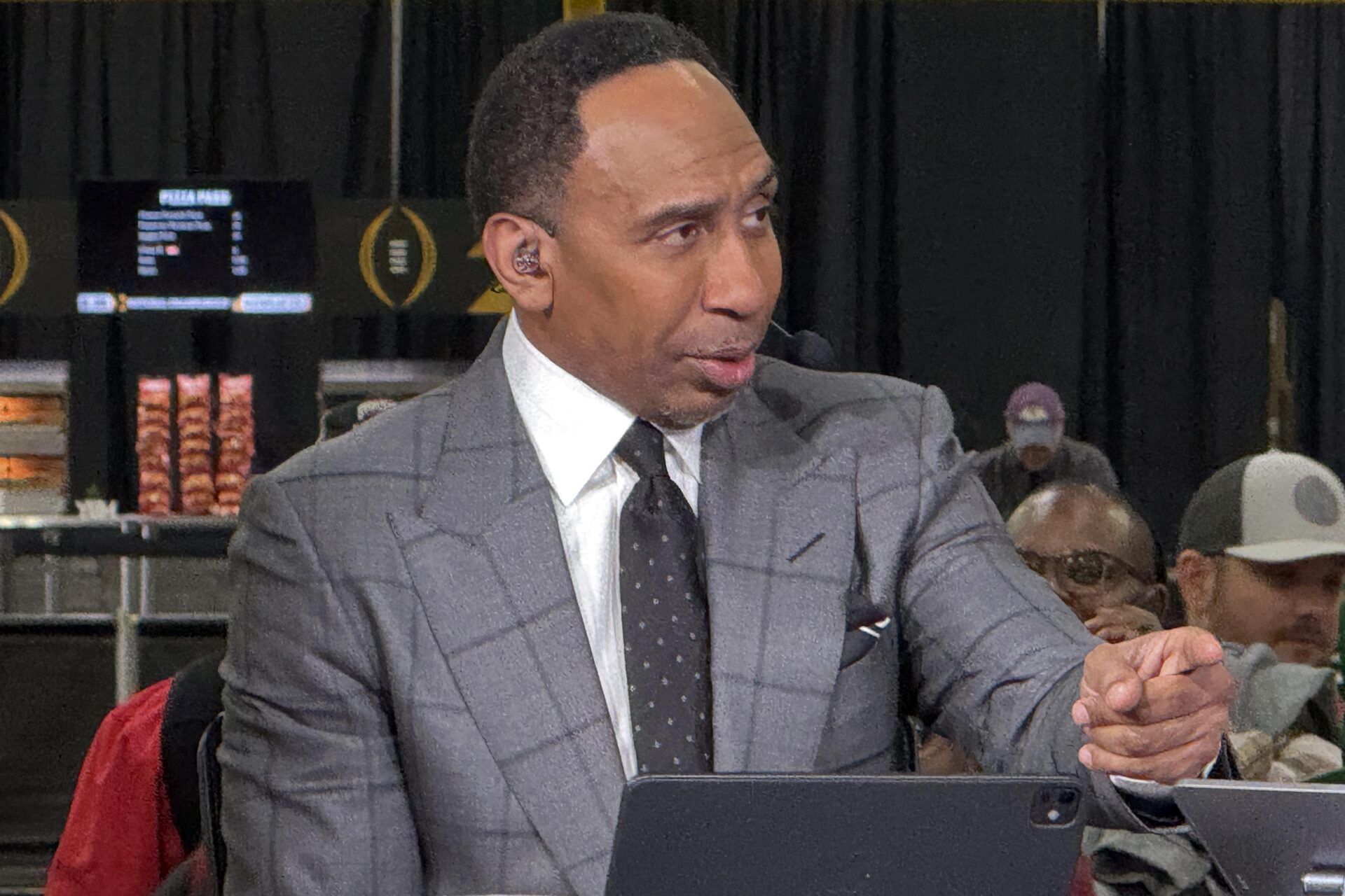 Brian Windhorst was unable to make sense of Stephen A. Smith's suggestion for the Lakers to take a chance on a 39-year-old Dwight Howard.