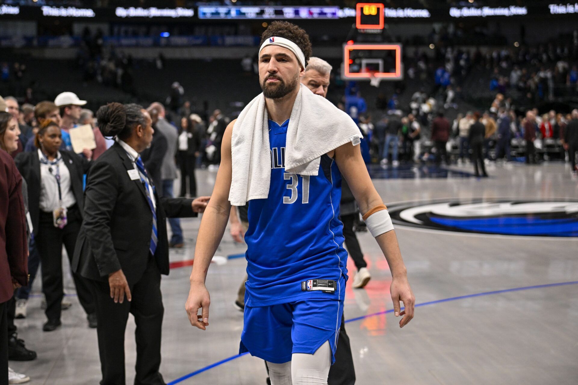 Dallas Mavericks guard Klay Thompson (31) walks off the court after Dallas lose to Sacramento Kings in overtime at the American Airlines Center