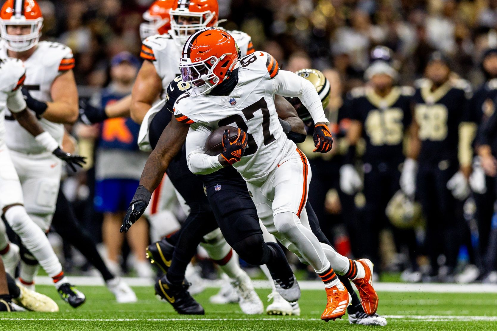 Cleveland Browns wide receiver Kadarius Toney (87) rushes against the New Orleans Saints during the first half at Caesars Superdome.