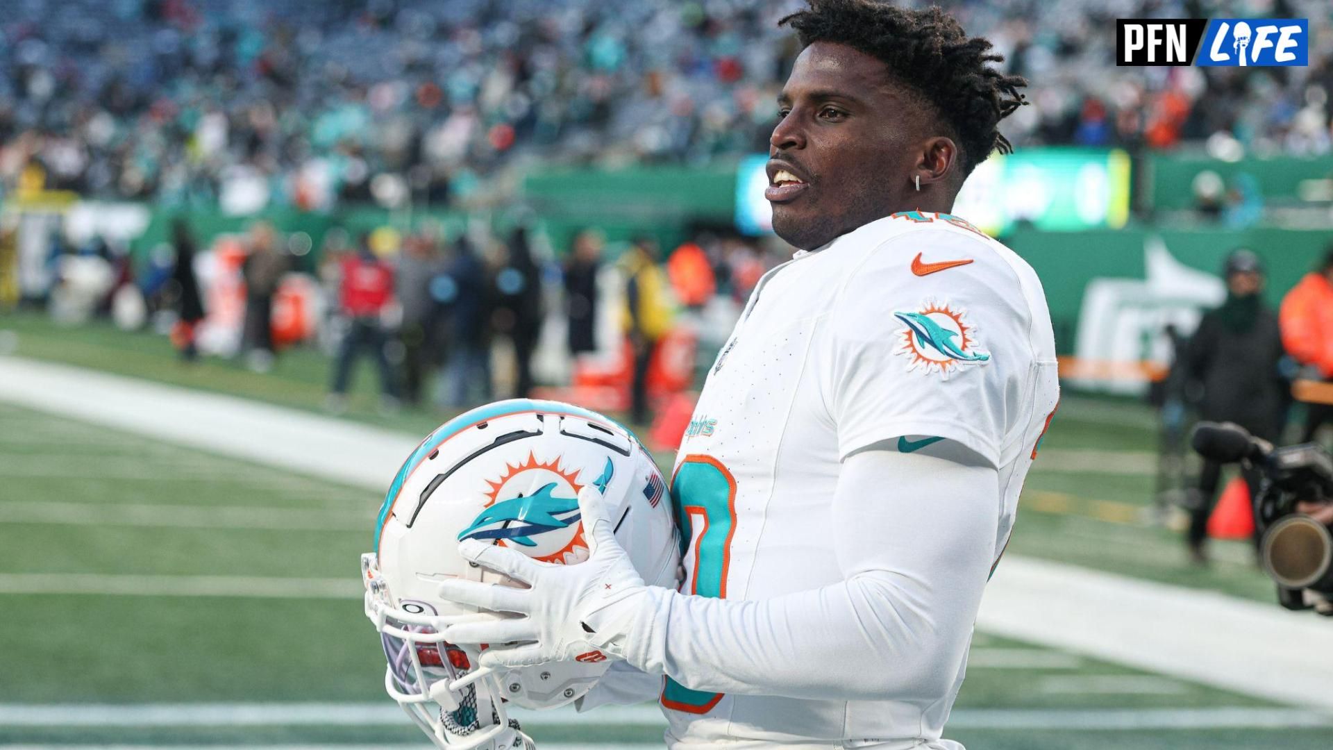 Miami Dolphins wide receiver Tyreek Hill (10) on the field before the game against the New York Jets at MetLife Stadium.