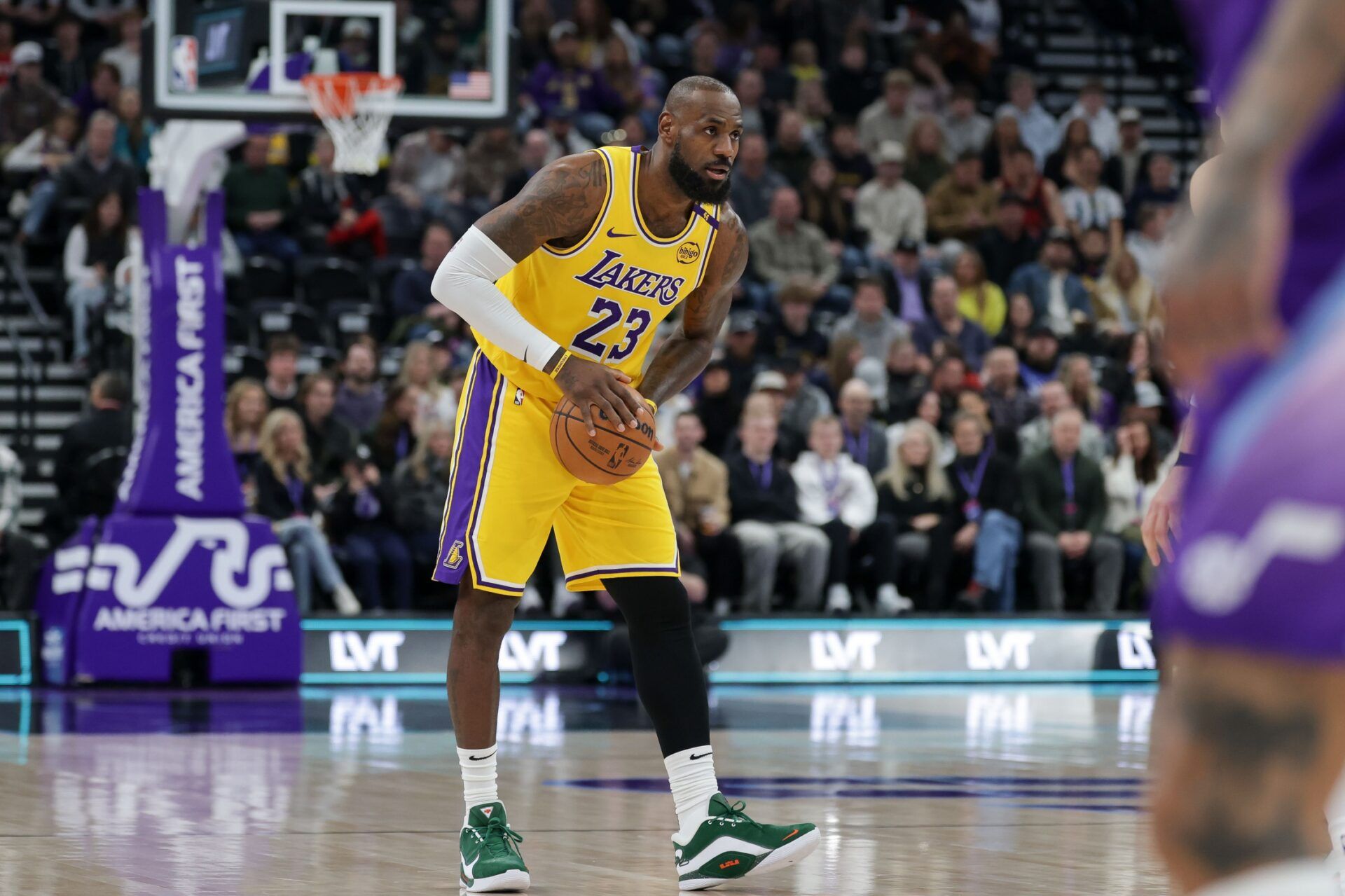 Los Angeles Lakers forward LeBron James (23) controls the ball during the first quarter against the Utah Jazz at Delta Center.