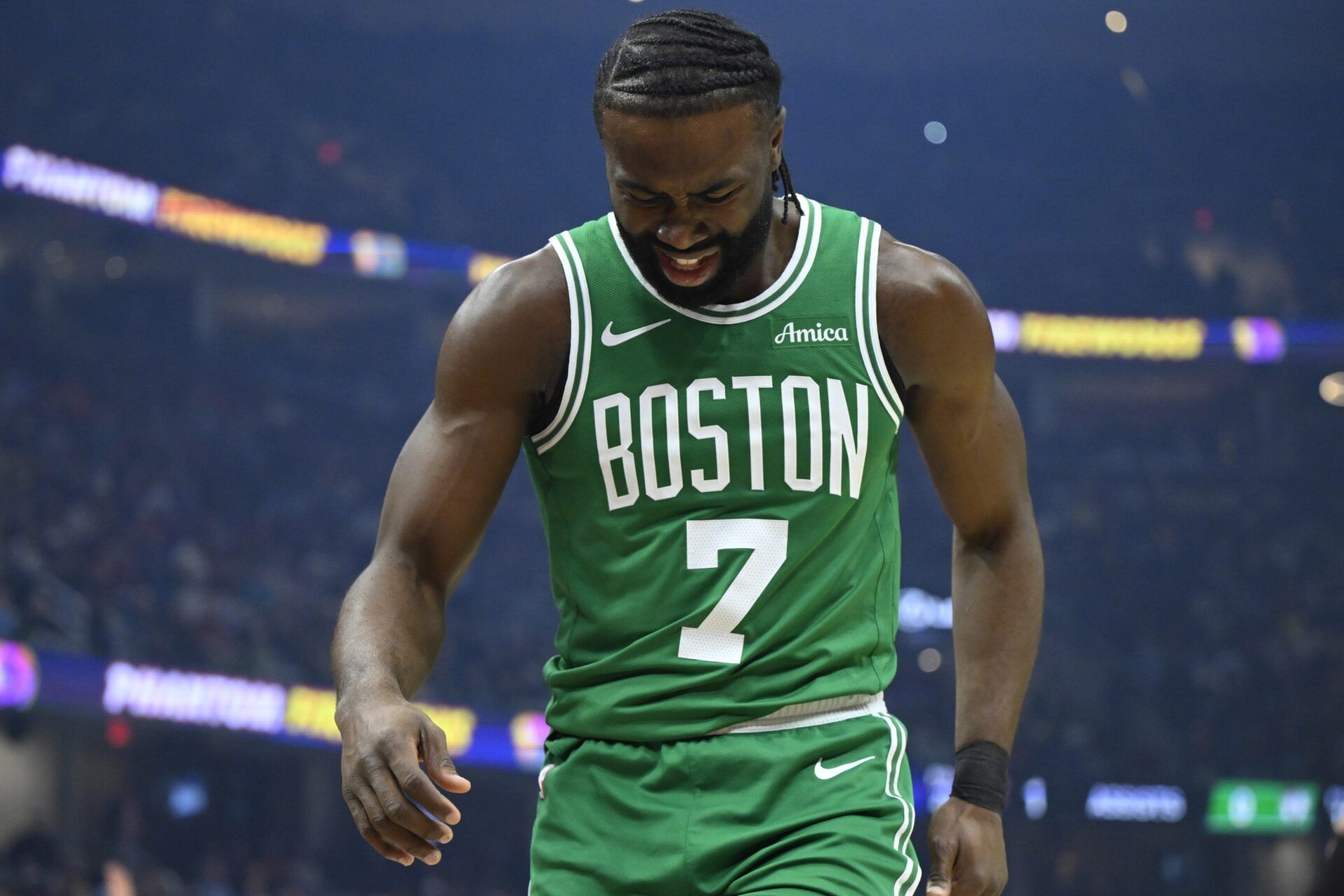 He Was Pretty Banged Up’ – Celtics HC Joe Mazzulla Drops Latest Update on Jaylen Brown Injury After Pistons Game