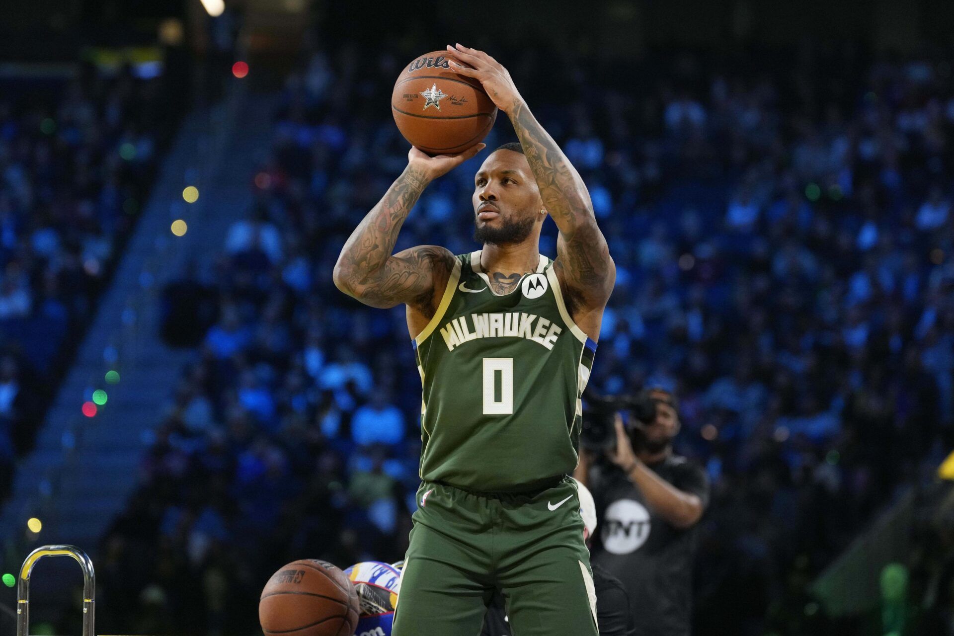 Milwaukee Bucks guard Damian Lillard (0) competes in the three-point contest during All Star Saturday Night ahead of the 2025 NBA All Star Game at Chase Center.