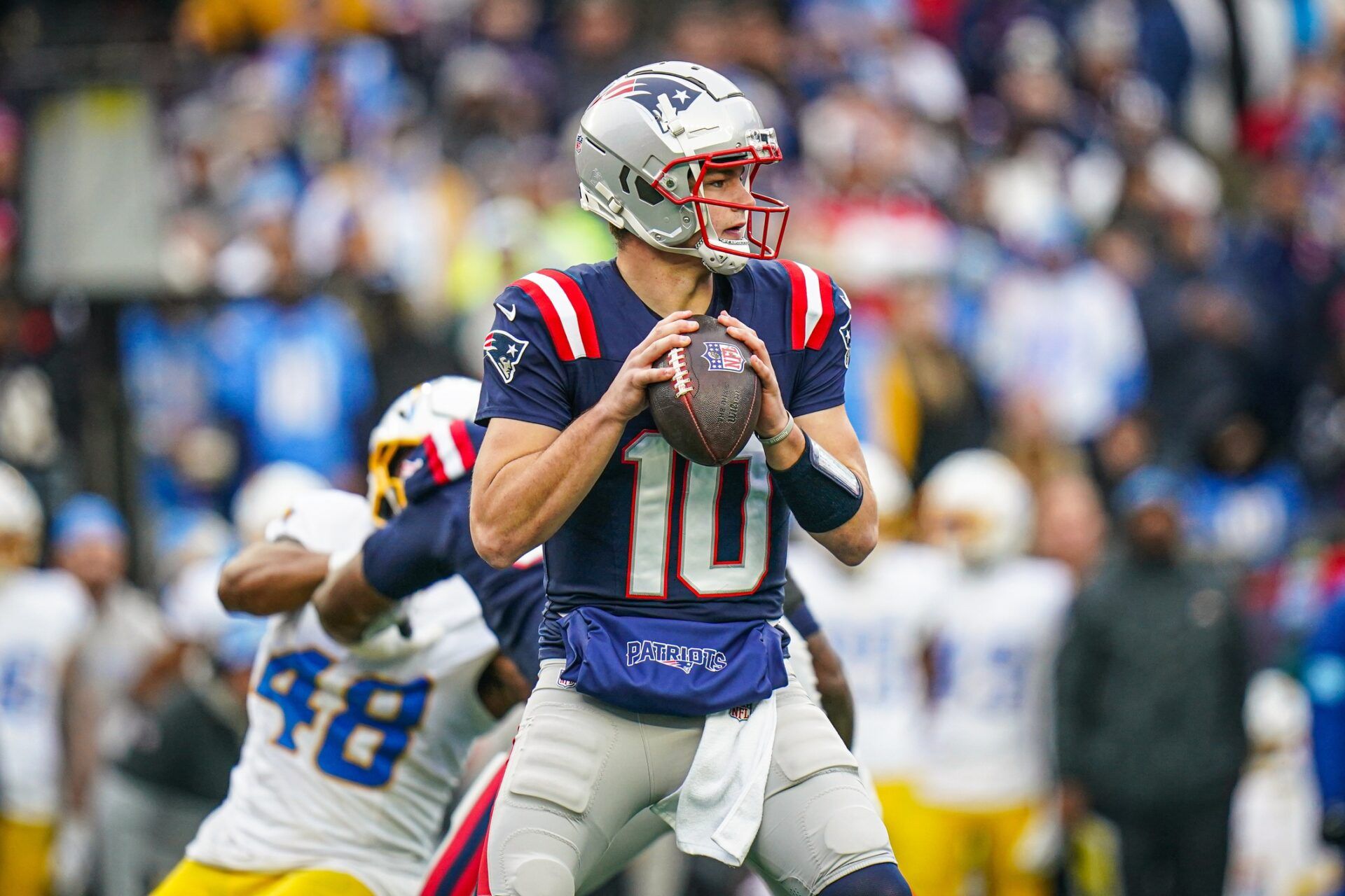 New England Patriots quarterback Drake Maye (10) looks to pass the ball against the Los Angeles Chargers in the first half at Gillette Stadium.