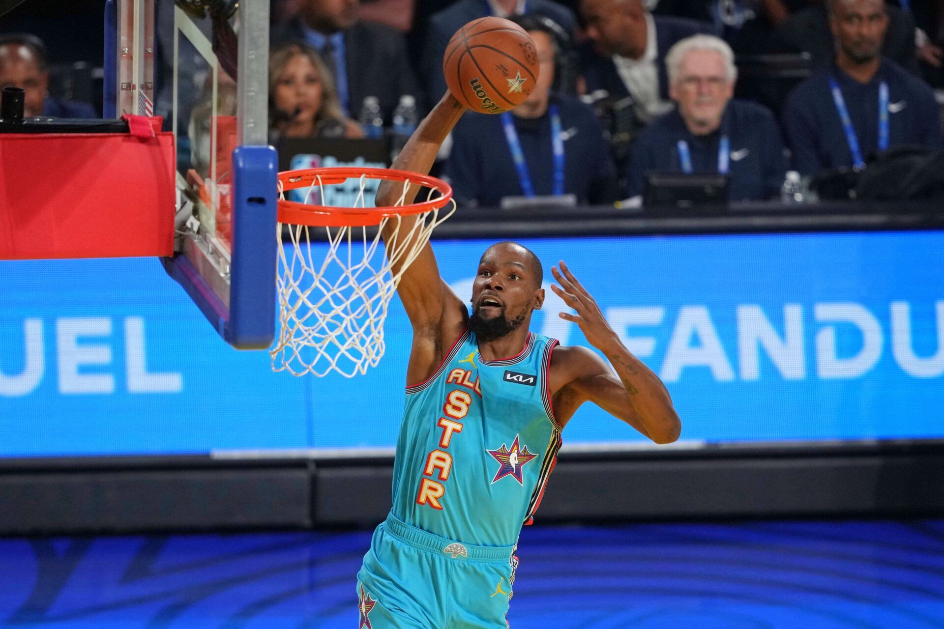 Shaqs OGs forward Kevin Durant (35) of the Sacramento Kings dunks against Candaces Rising Stars during the 2025 NBA All Star Game at Chase Center.