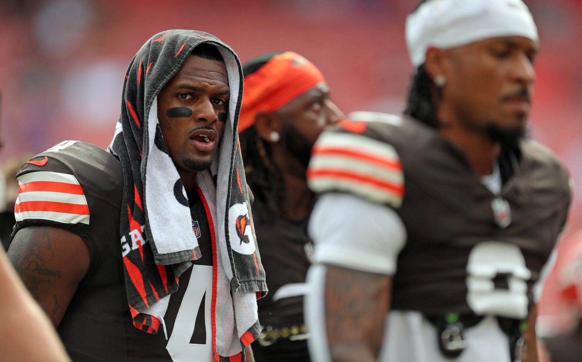 Cleveland Browns quarterback Deshaun Watson heads back to the locker room with his teammates before an NFL football game at Huntington Bank Field,