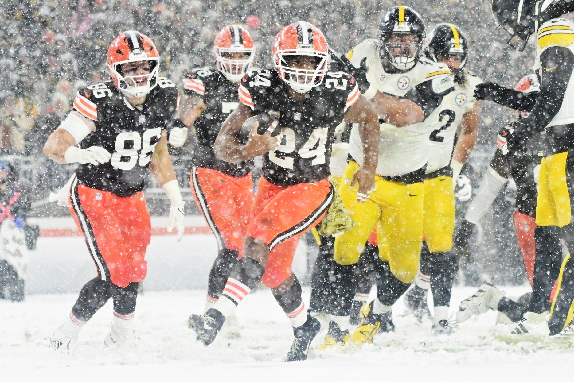 Cleveland Browns Predicted To Replace Nick Chubb With 22-TD RB This Offseason