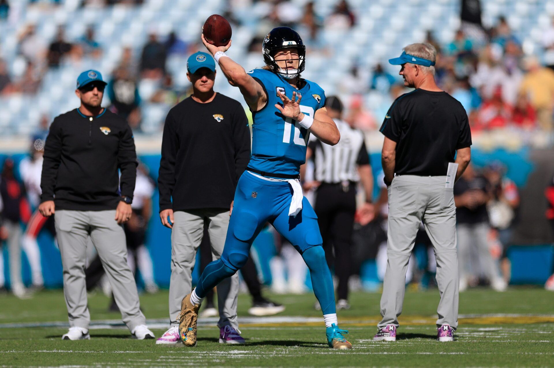 Jacksonville Jaguars quarterback Trevor Lawrence (16) warms up before an NFL football matchup Sunday, Dec. 1, 2024 at EverBank Stadium in Jacksonville, Fla.