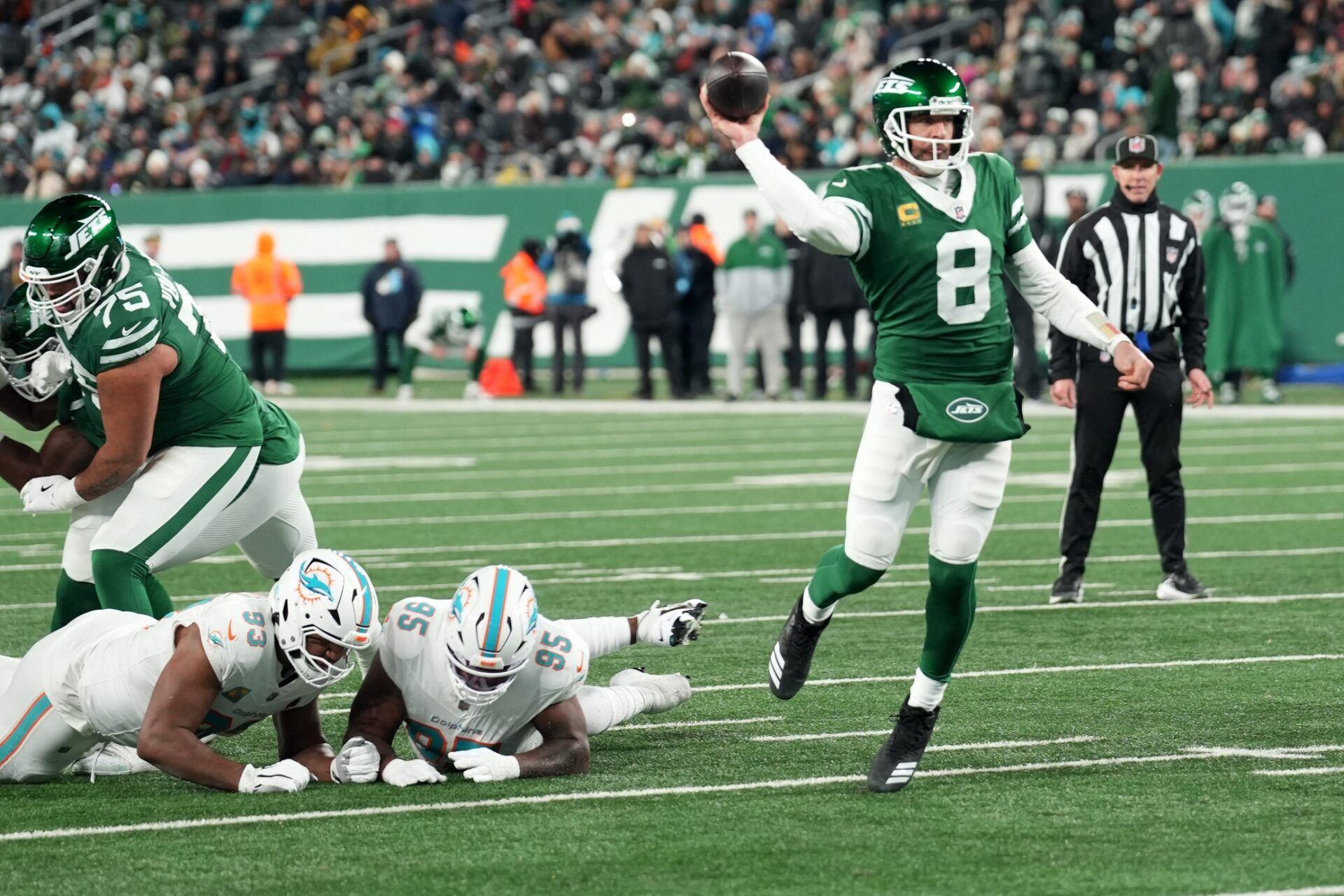 Jets QB Jordan Travis Offers 9-Word Reaction To Playing With NFL Legend Aaron Rodgers After New York Breakup