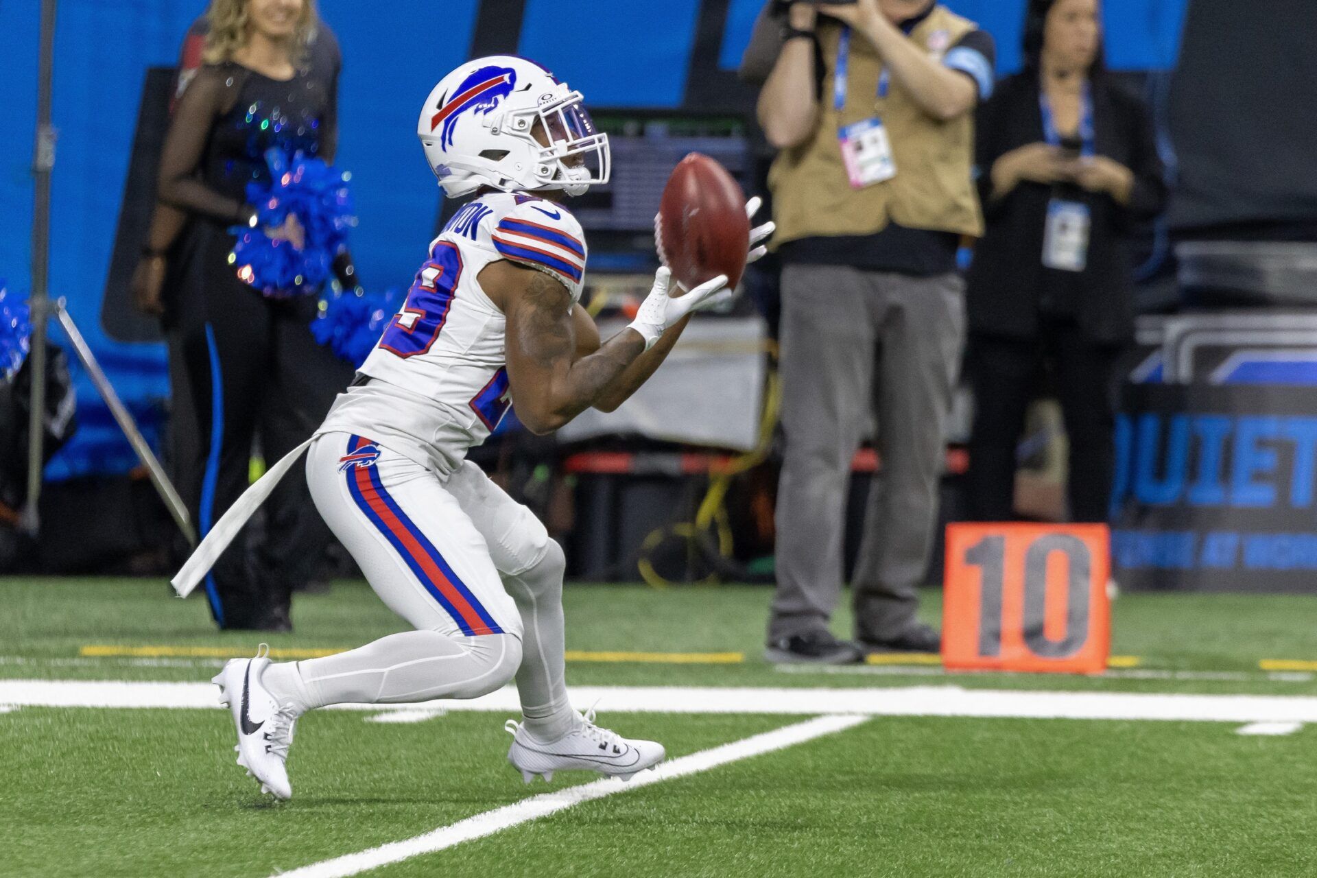 Buffalo Bills cornerback Brandon Codrington (29) returns a kickoff in the first quarter against the Detroit Lions at Ford Field.