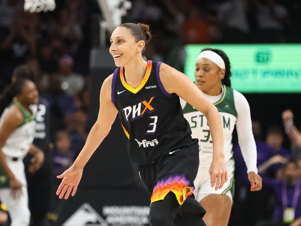 ‘It’s Been an Honor’ – LeBron James Sends Touching Message to WNBA Legend Diana Taurasi After Her Retirement