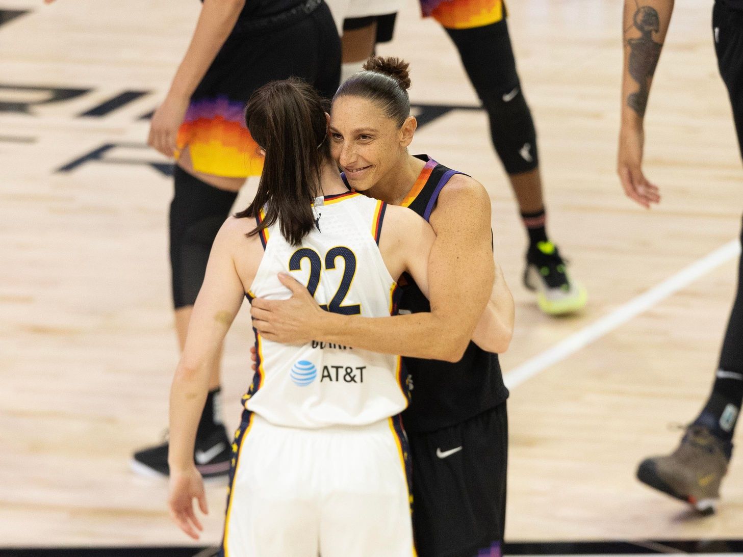 Fever Star Caitlin Clark Describes Diana Taurasi in Just 1 Word After Mercury Legend's Retirement