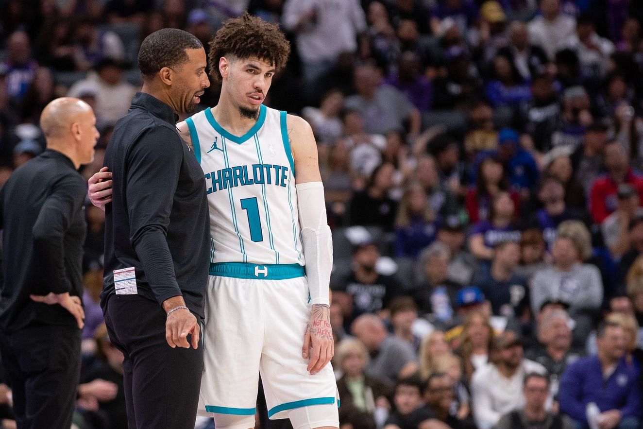 Charlotte Hornets head coach Charles Lee talks with guard LaMelo Ball (1) during a time out in the fourth quarter of the game against the Sacramento Kings at Golden 1 Center.