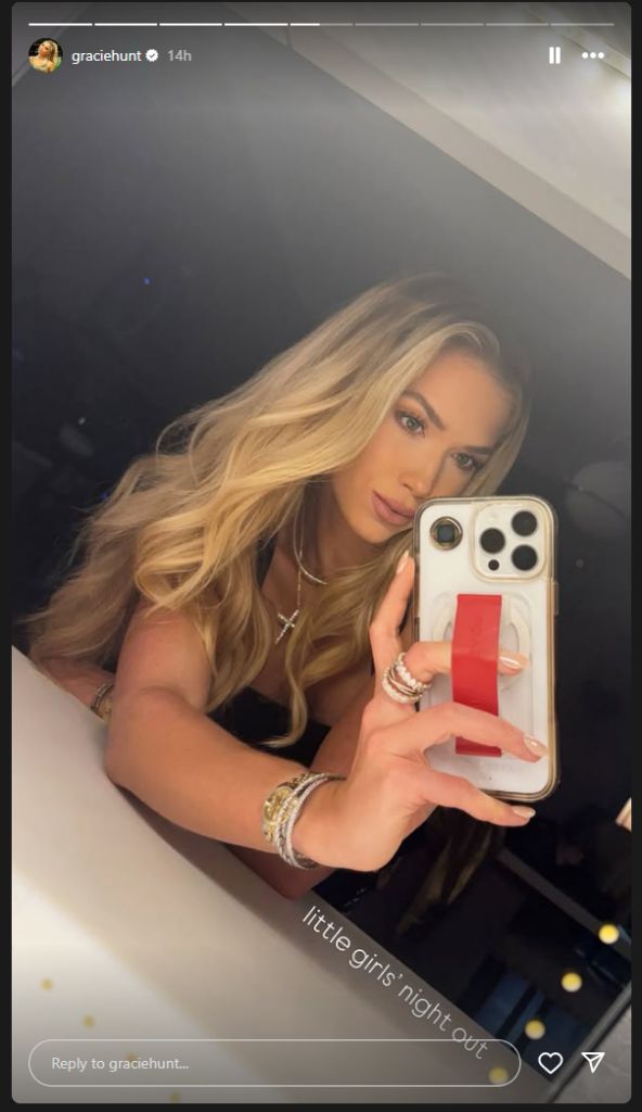 Chiefs Heiress Gracie Hunt Shares Radiant Mirror Selfie From Girls Night Out