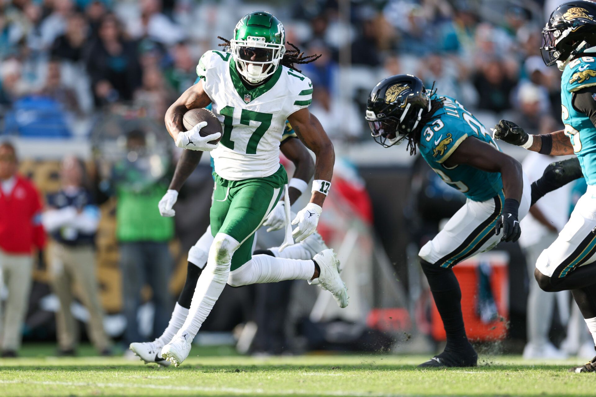 Dec 15, 2024; Jacksonville, Florida, USA; =New York Jets wide receiver Davante Adams (17) receives a pass for a touchdown against the Jacksonville Jaguars in the fourth quarter at EverBank Stadium. Mandatory Credit: Nathan Ray Seebeck-Imagn Images