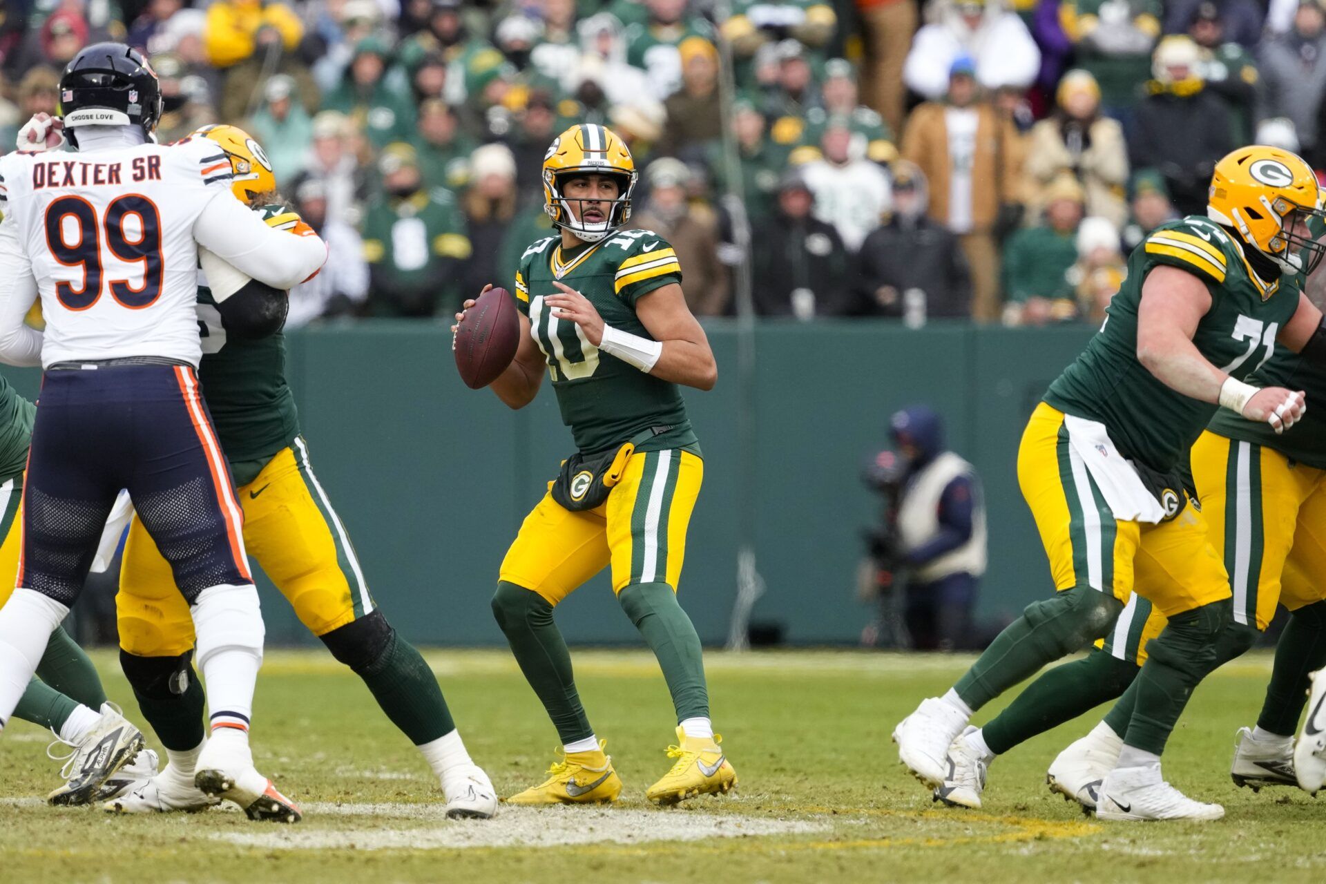 Green Bay Packers quarterback Jordan Love (10) drops back to pass during the first quarter against the Chicago Bears at Lambeau Field.