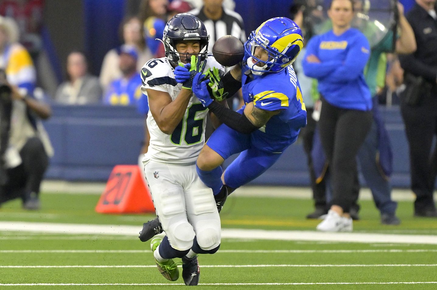Seahawks Predicted To Upgrade Geno Smith’s Weapons By Trading For 25-TD Tight End