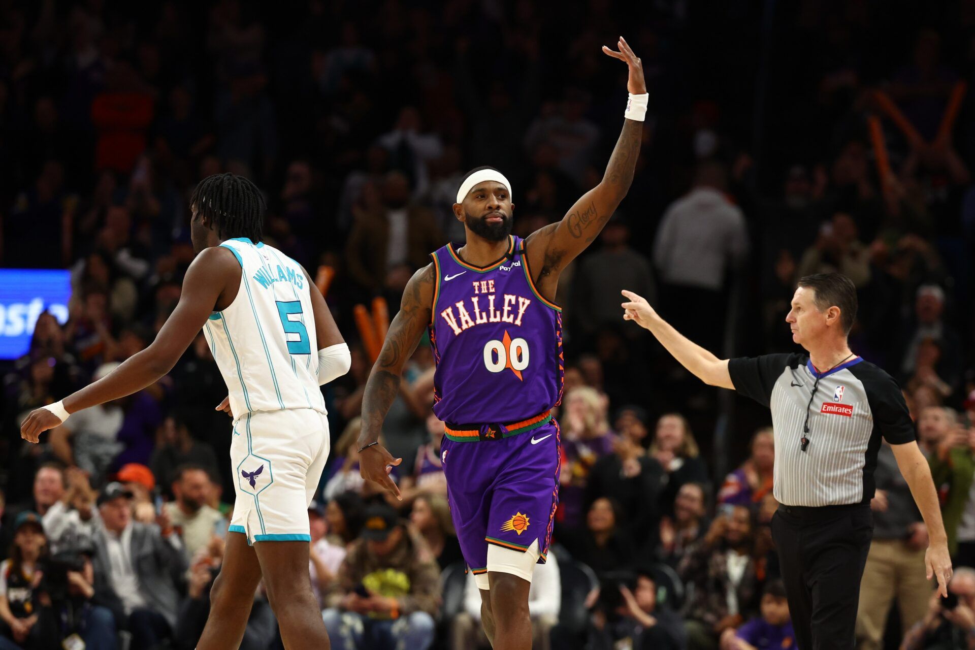 Phoenix Suns forward Royce O'Neale (00) reacts after making a basket against the Charlotte Hornets during the second half at Footprint Center.