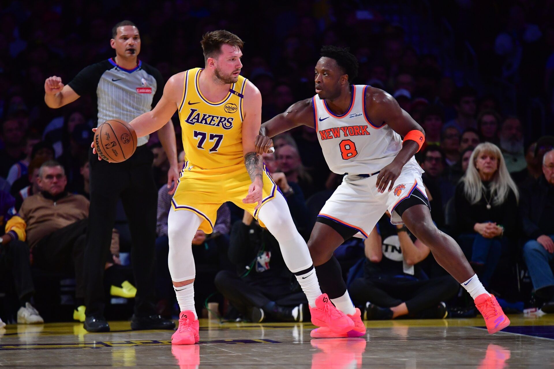 Los Angeles Lakers guard Luka Doncic (77) moves the ball against New York Knicks forward OG Anunoby (8) during the first half at Crypto.com Arena.