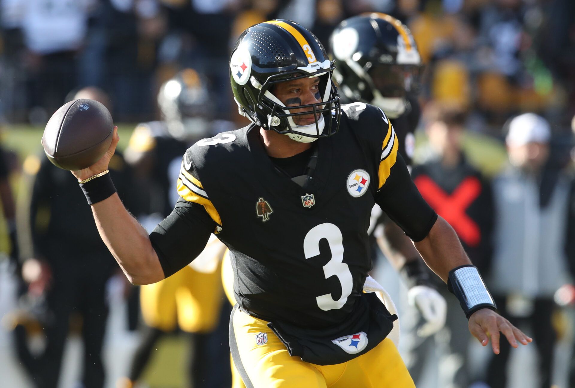 Steelers quarterback Russell Wilson throws a pass in a game against the Cleveland Browns