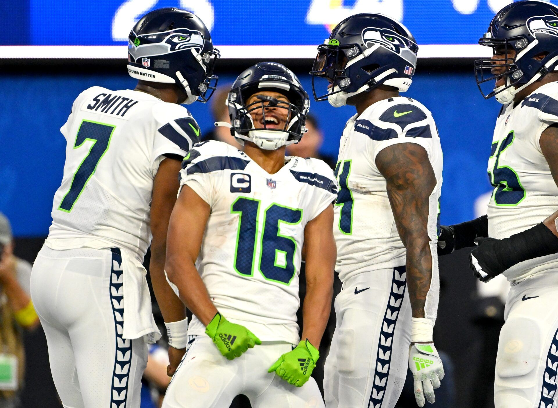 Seattle Seahawks wide receiver Tyler Lockett (16) celebrates with quarterback Geno Smith (7) and wide receiver DK Metcalf (14) after a touchdown in the fourth quarter against the Los Angeles Rams at SoFi Stadium.