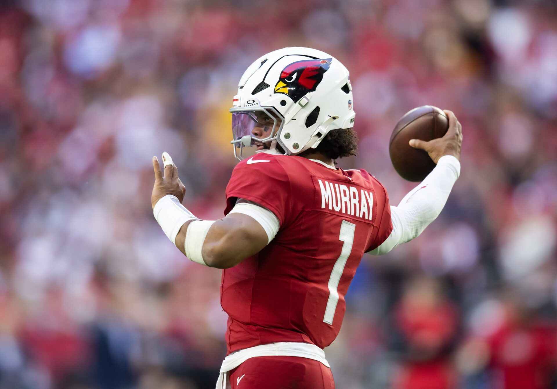 Arizona Cardinals quarterback Kyler Murray (1) against the San Francisco 49ers at State Farm Stadium.