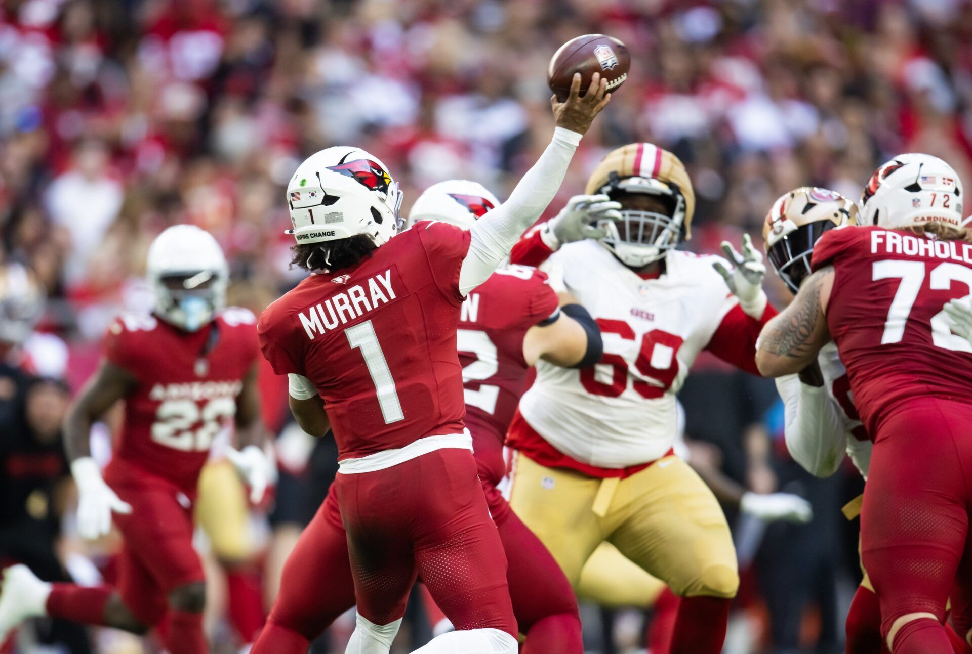 Arizona Cardinals quarterback Kyler Murray (1) against the San Francisco 49ers at State Farm Stadium.