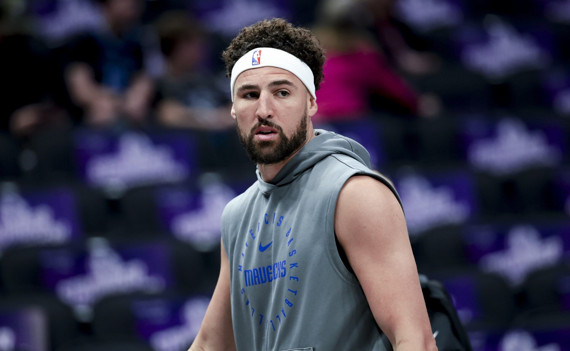 Dallas Mavericks guard Klay Thompson (31) warms up before the game against the Memphis Grizzlies at American Airlines Center.