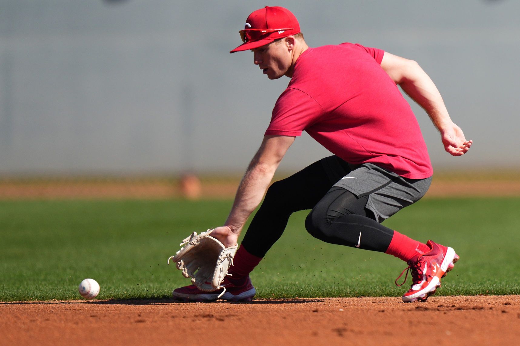 Cincinnati Reds shortstop Matt McLain (9) fields a groundball during spring training workouts, Wednesday, Feb. 14, 2024, at the team’s spring training facility in Goodyear, Ariz.