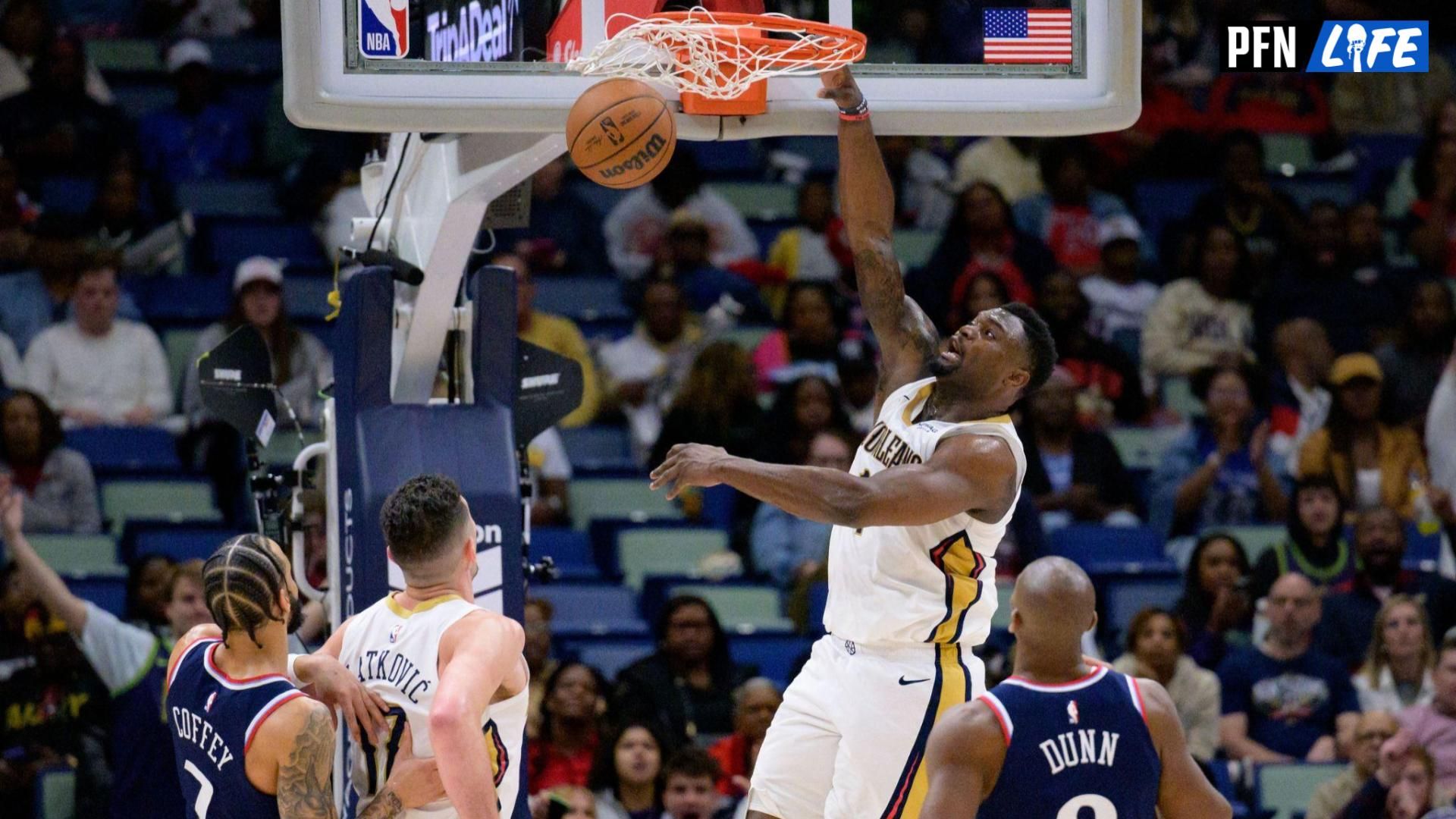 New Orleans Pelicans forward Zion Williamson (1) dunks against Los Angeles Clippers guard Kris Dunn (8) during the second half at Smoothie King Center.