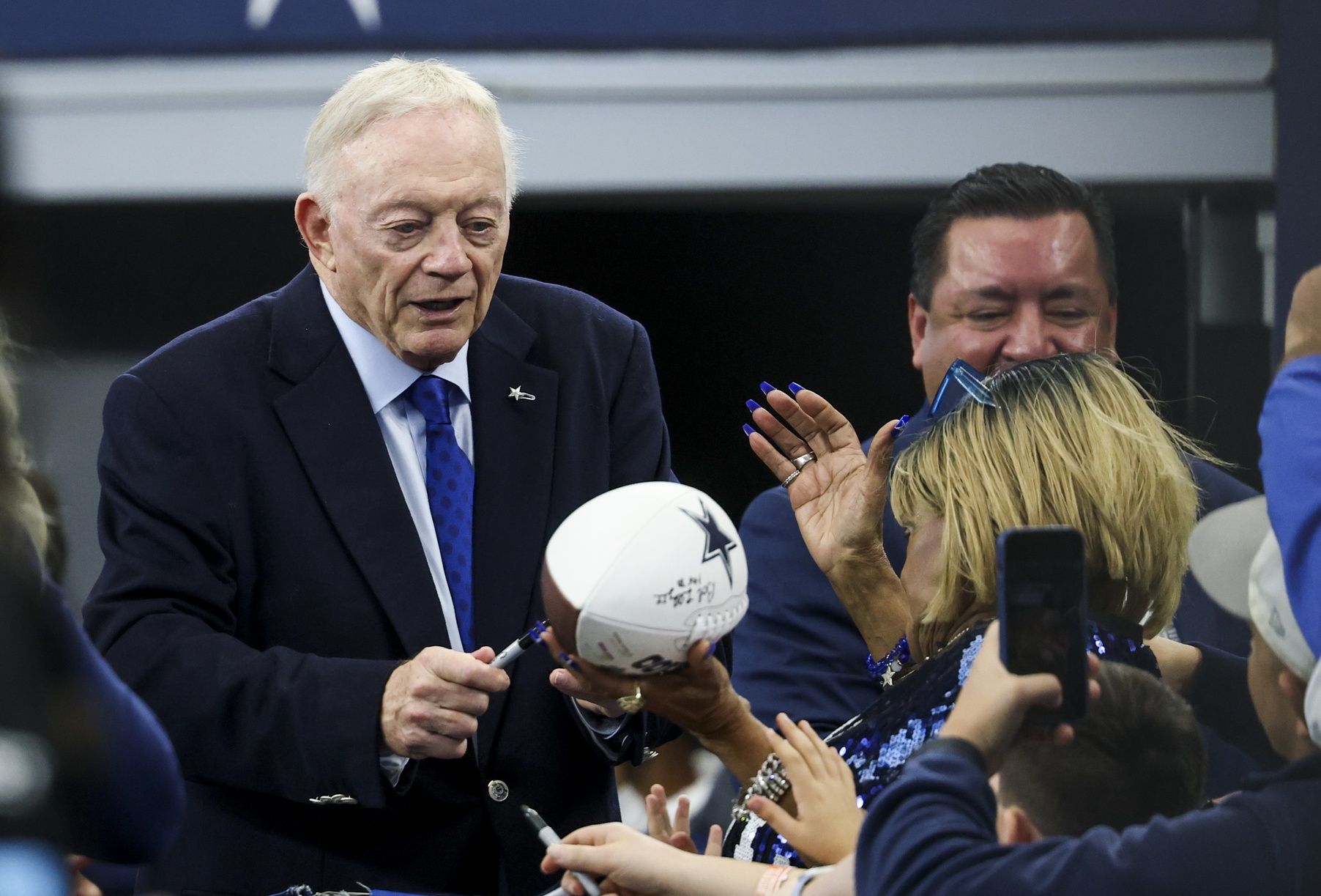 After Quiet Start to Offseason, Cowboys Trying To Make Big Splash By Pursuing Super Bowl MVP