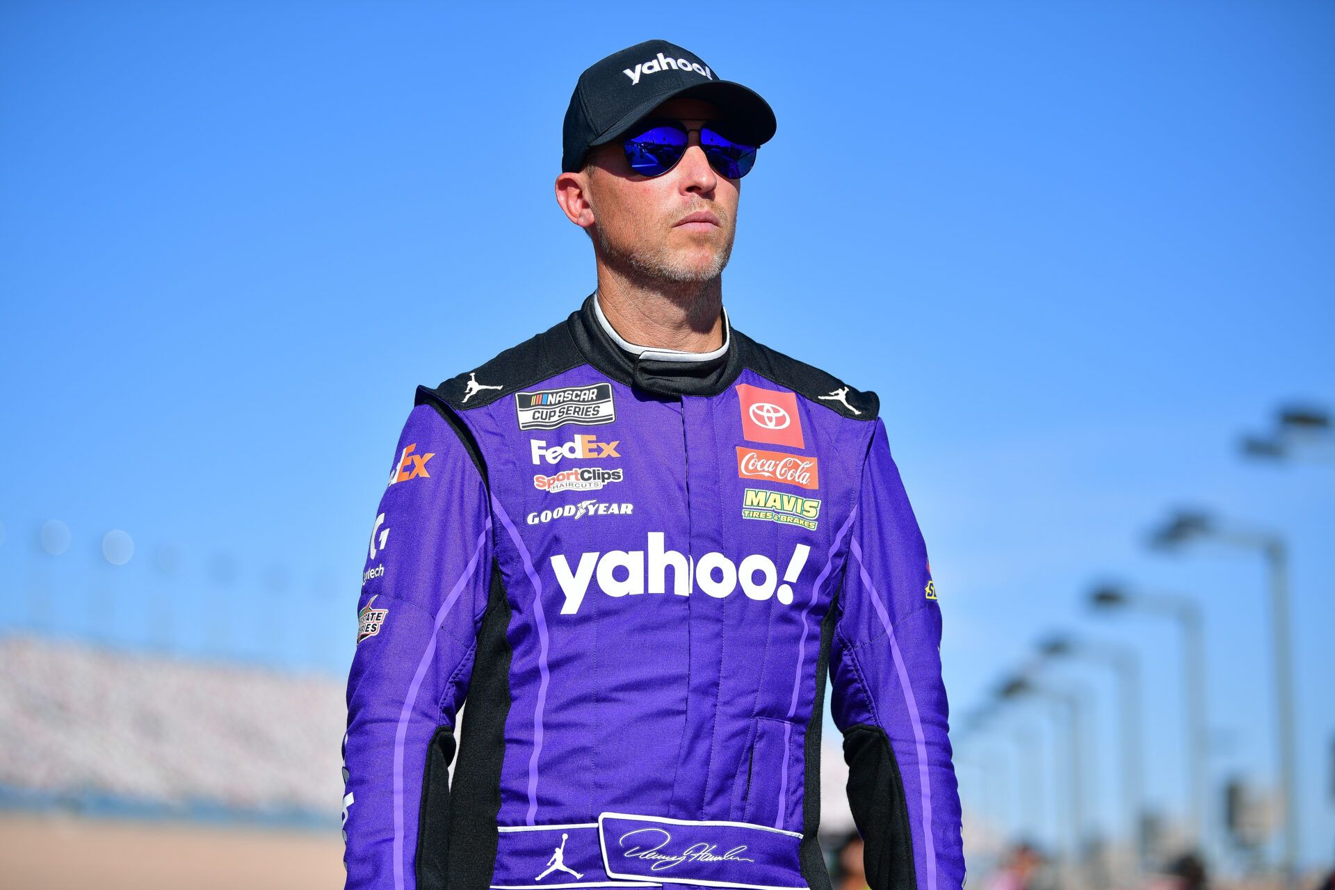 Denny Hamlin’s $126K Vegas slot machine win ignited fan fury over wealth gaps and sponsorship woes. See why it stirred controversy ahead of the Pennzoil 400.