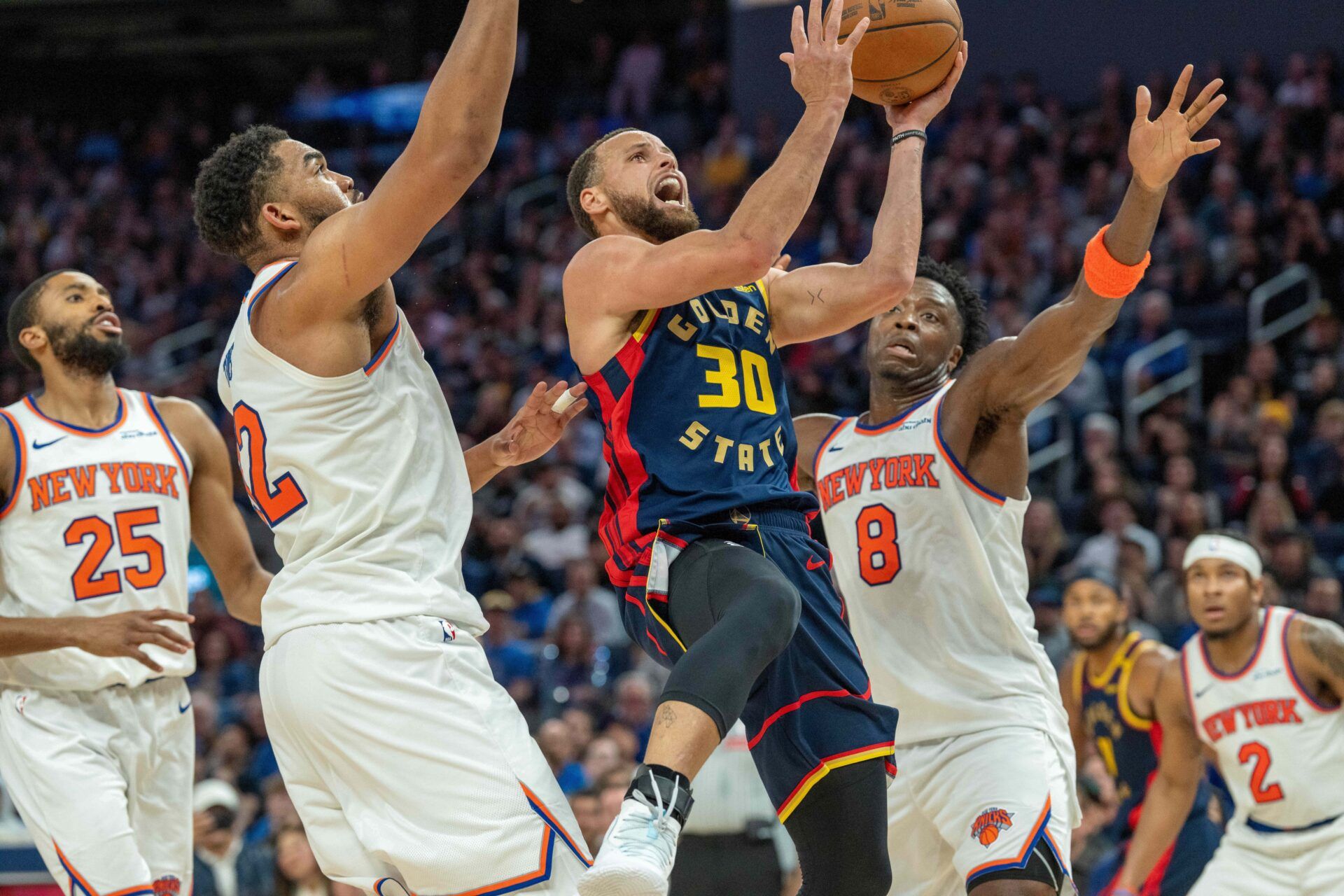 WATCH: Stephen Curry Participates in Viral Superman-Spiderman Challenge After 7th Straight Win vs. Knicks