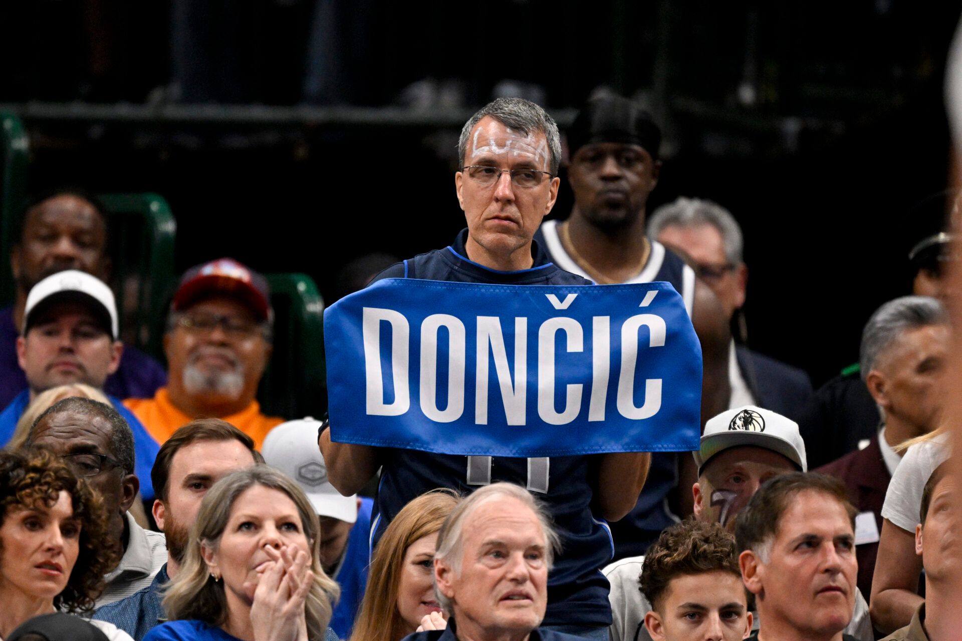 Dallas Mavericks GM Nico Harrison continues to receive negative chants after the infamous Luka Dončić trade, prompting one player to respond.